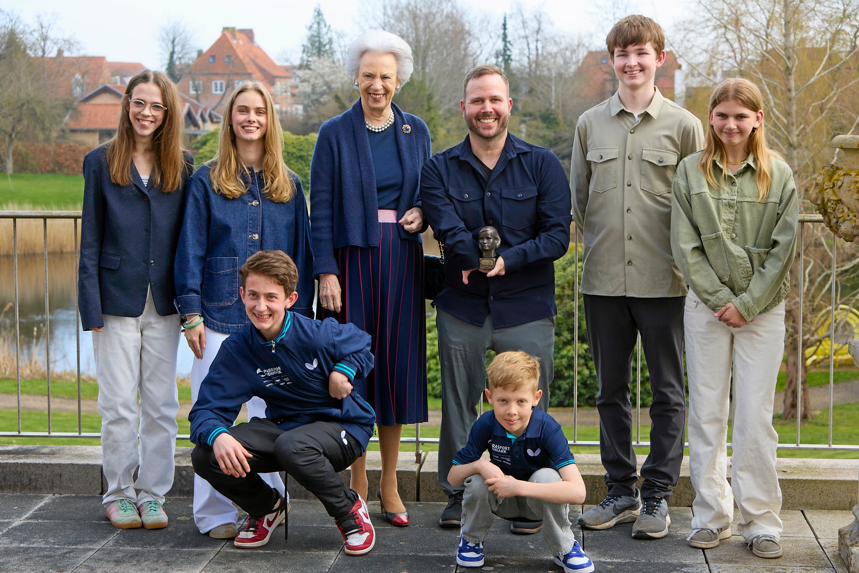 H.K.H. Prinsesse Benedikte overrækker Helene Elsass Prisen 2026 til Peter Rosenmeier og Rising Stars for arbejdet med at skabe idrætsfællesskaber for børn og unge med handicap. - Elsass Fonden H.K.H. Prinsesse Benedikte overrækker Helene Elsass Prisen 2026 til Peter Rosenmeier og Rising Stars for arbejdet med at skabe idrætsfællesskaber for børn og unge med handicap.