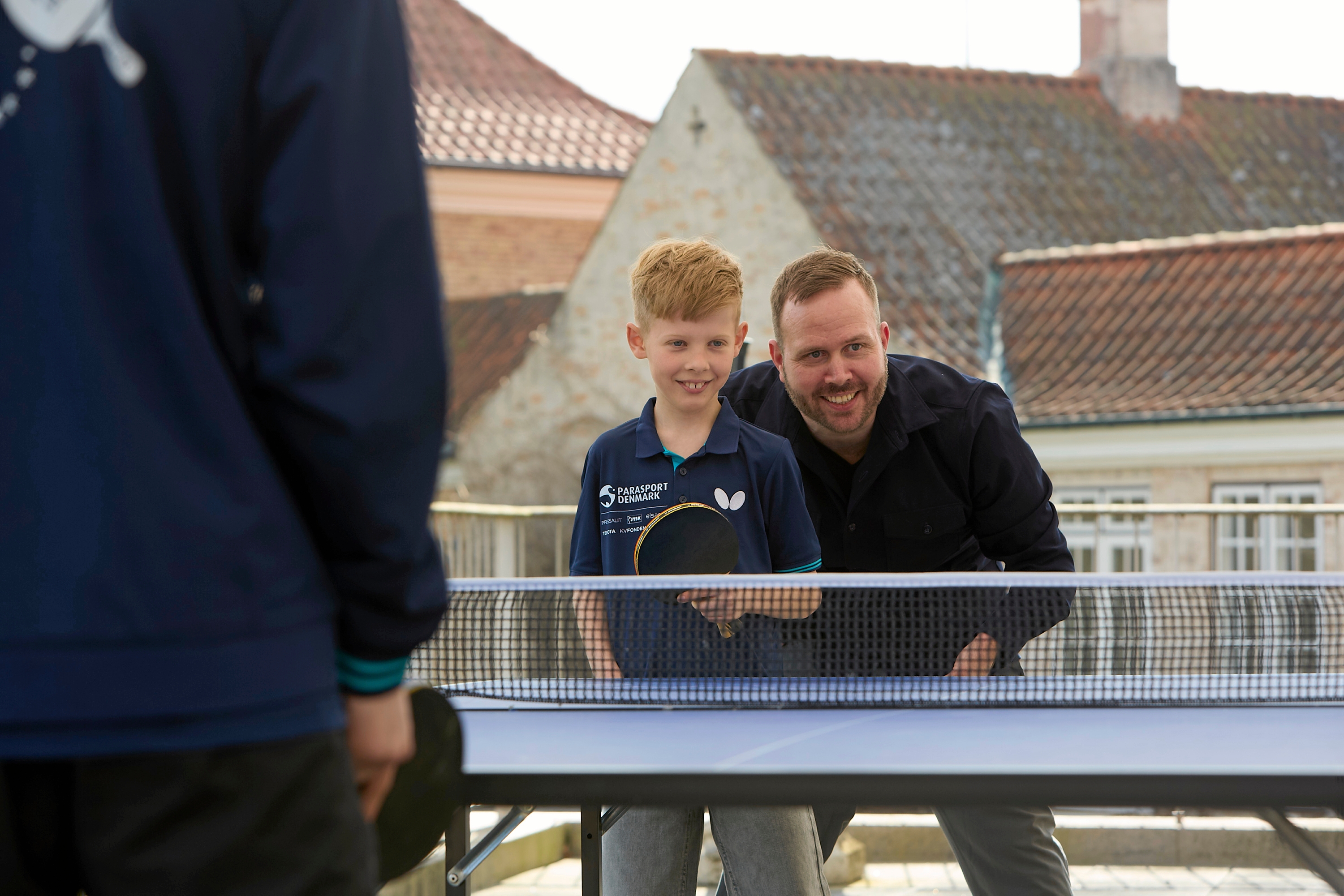 Walther Kirkegaard Eriksen fik mulighed for at tage en dyst mod PL-guldvinder i parabordtennis Peter Rosenmeier. - Elsass Fonden Walther Kirkegaard Eriksen fik mulighed for at tage en dyst mod PL-guldvinder i parabordtennis Peter Rosenmeier.