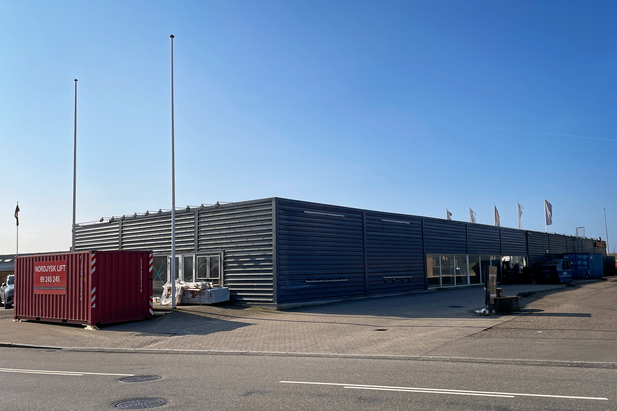 Power har overtaget den del af bygningen, hvor My Home tidligere lå. Her udvider de butikken fra de nuværende 900 kvadratmeter til i alt 2300 kvadratmeter med plads til et helt nyt, stort lager - Line Egebjerg Østergaard Power har overtaget den del af bygningen, hvor My Home tidligere lå. Her udvider de butikken fra de nuværende 900 kvadratmeter til i alt 2300 kvadratmeter med plads til et helt nyt, stort lager