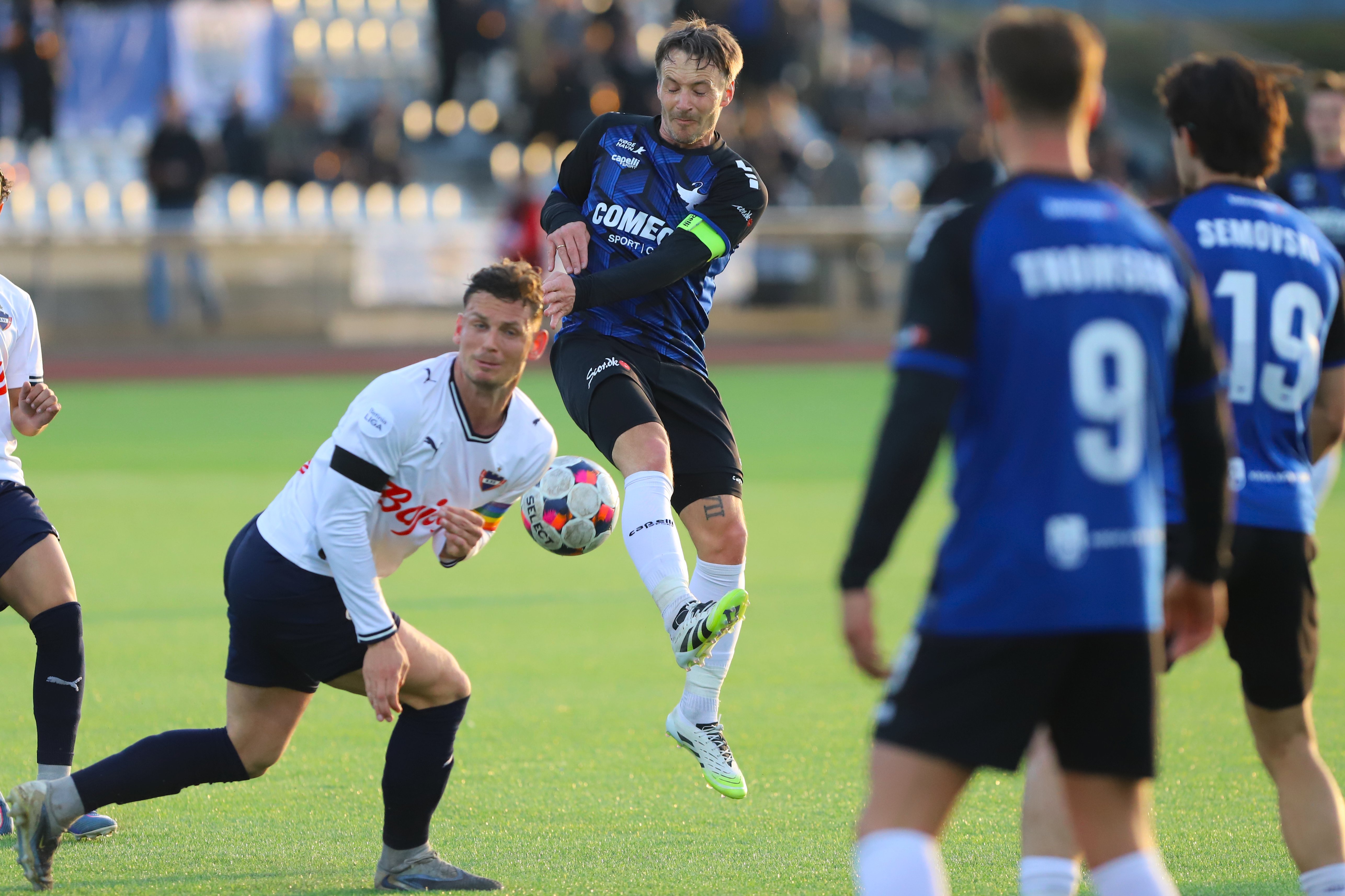 Mike Jensen var involveret i lidt af hvert for HB Køge mod AaB søndag.