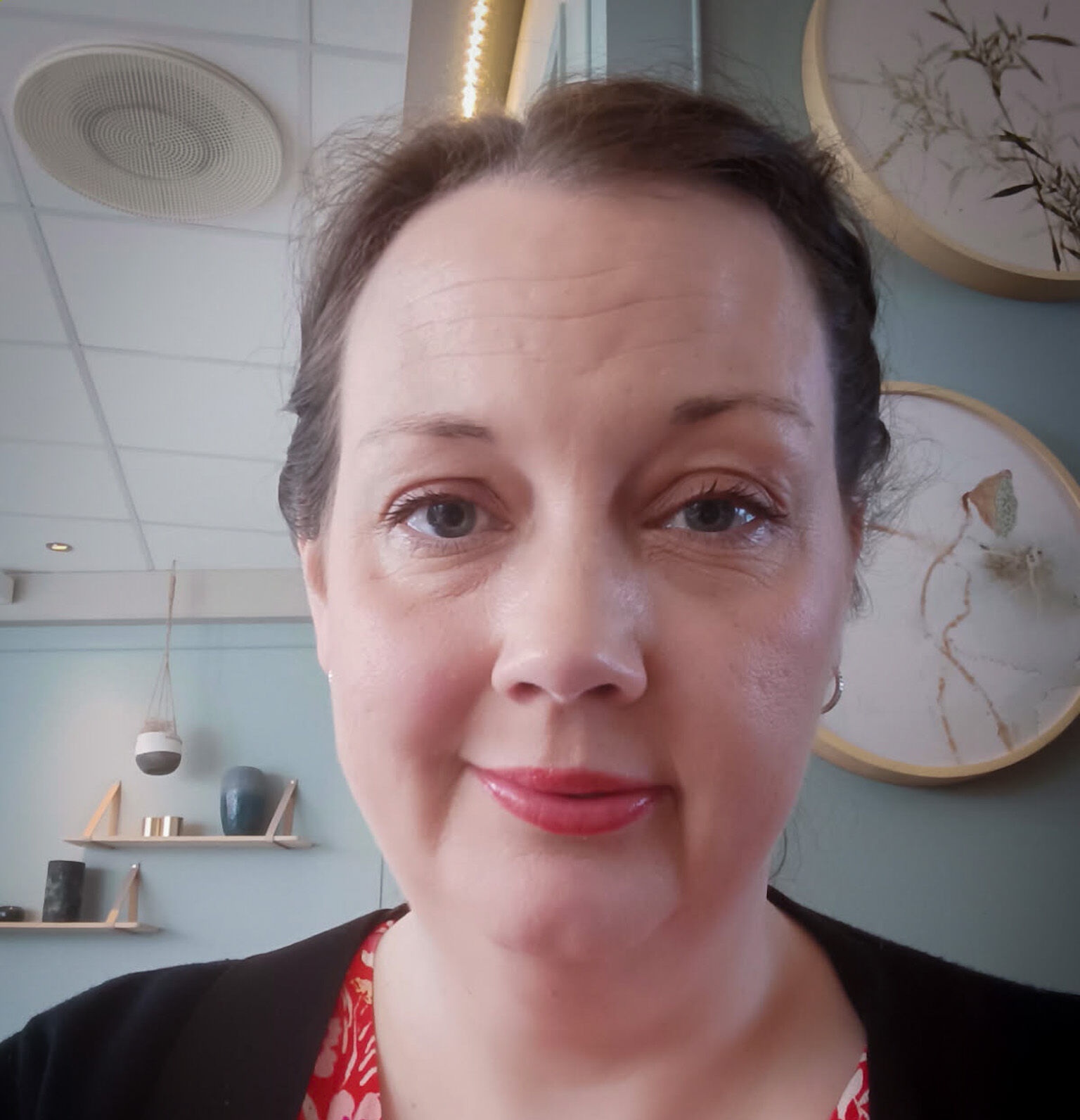 Efter en svær start i en almindelig institution fandt Cecilie Westergaard Olsen et tilbud, hvor hendes søn trives. Nu kan det være på vej til at lukke.