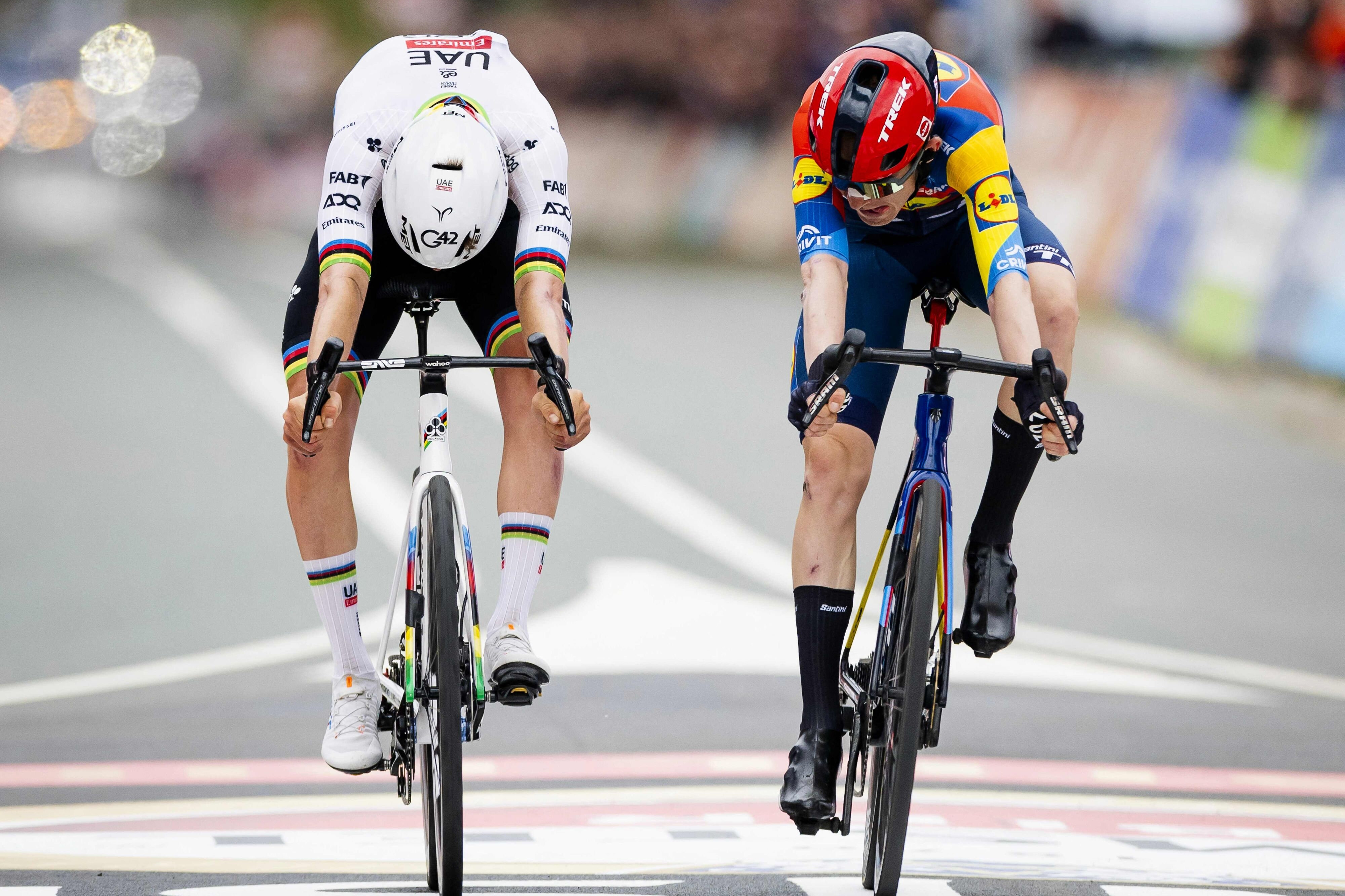 Mattias Skjelmose fik lige nøjagtig kastet cyklen foran Tadej Pogacar i Amstel Gold Race sidste år. (Arkivfoto).