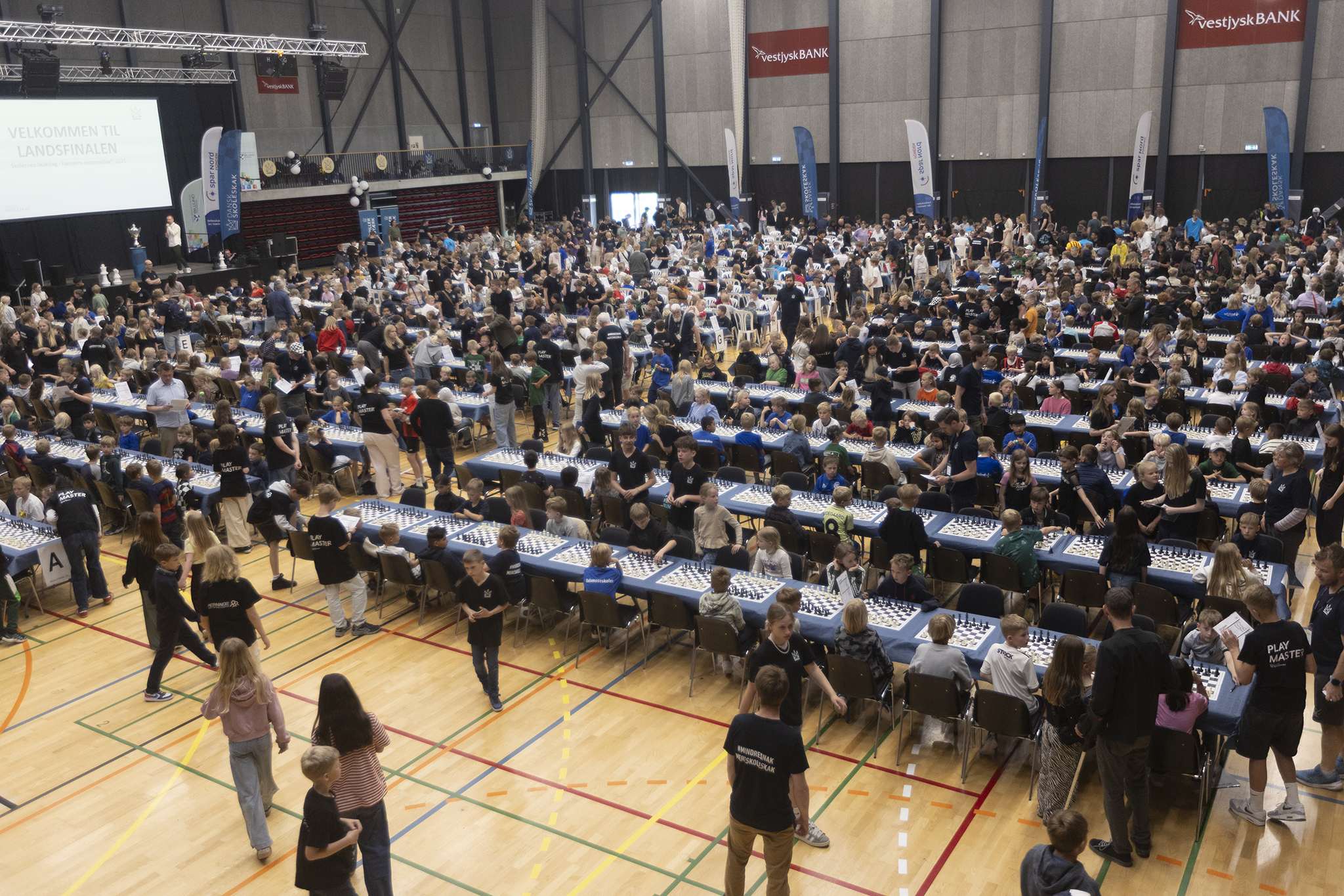 Over 8000 elever samles til det store show. Heriblandt syv klasser fra Region Hovedstaden.