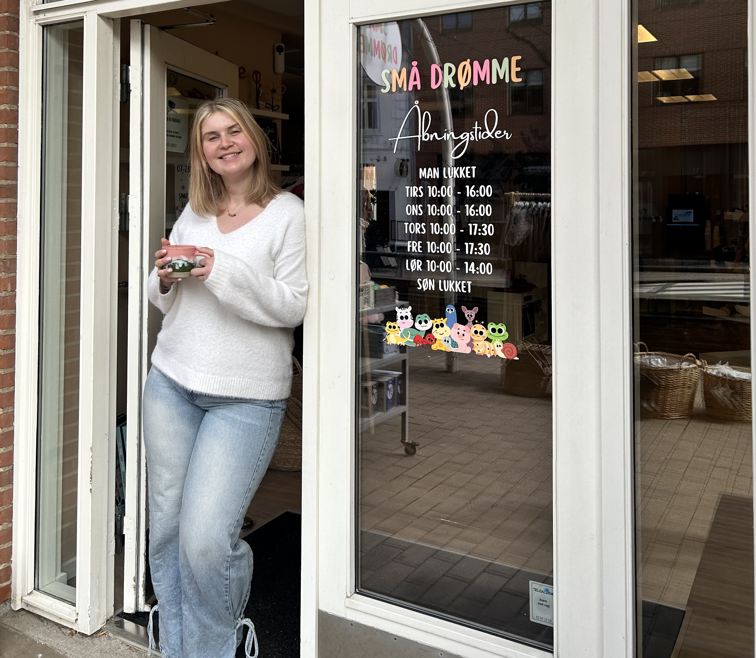 - På blot ét år har Små Drømme udviklet sig fra nystartet butik til et voksende univers for kvalitets- og designprodukter til børn med kunder fra hele Sjælland, via både fysisk butik og webshop, oplyser indehaver Sascha Christiansen, som snart åbner på Rådhuspladsen i Slagelse.
