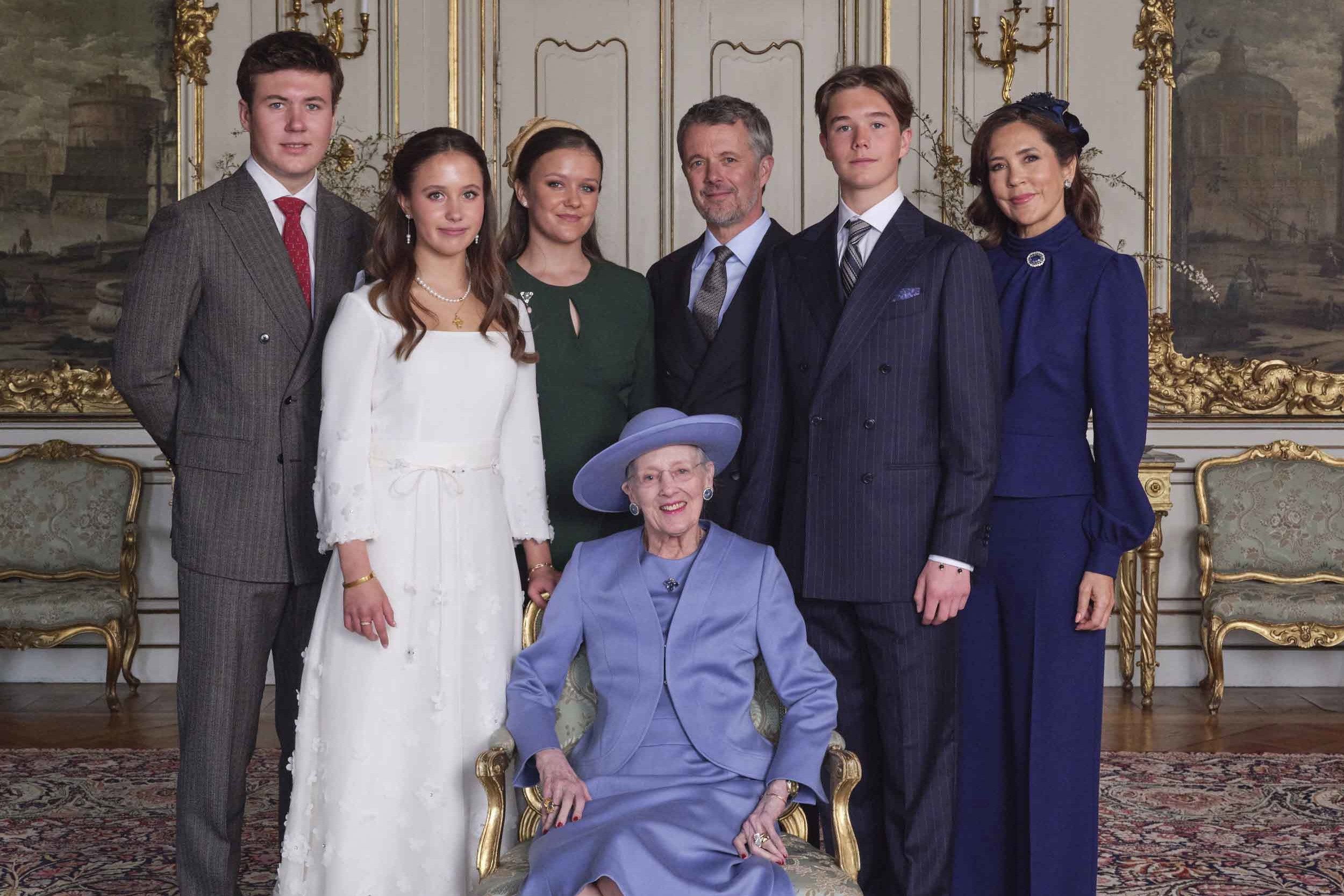 Kongehuset har offentliggjort en lang række billeder fra prinsesse Josephine og prins Vincents konfirmationer i Fredensborg i weekenden.