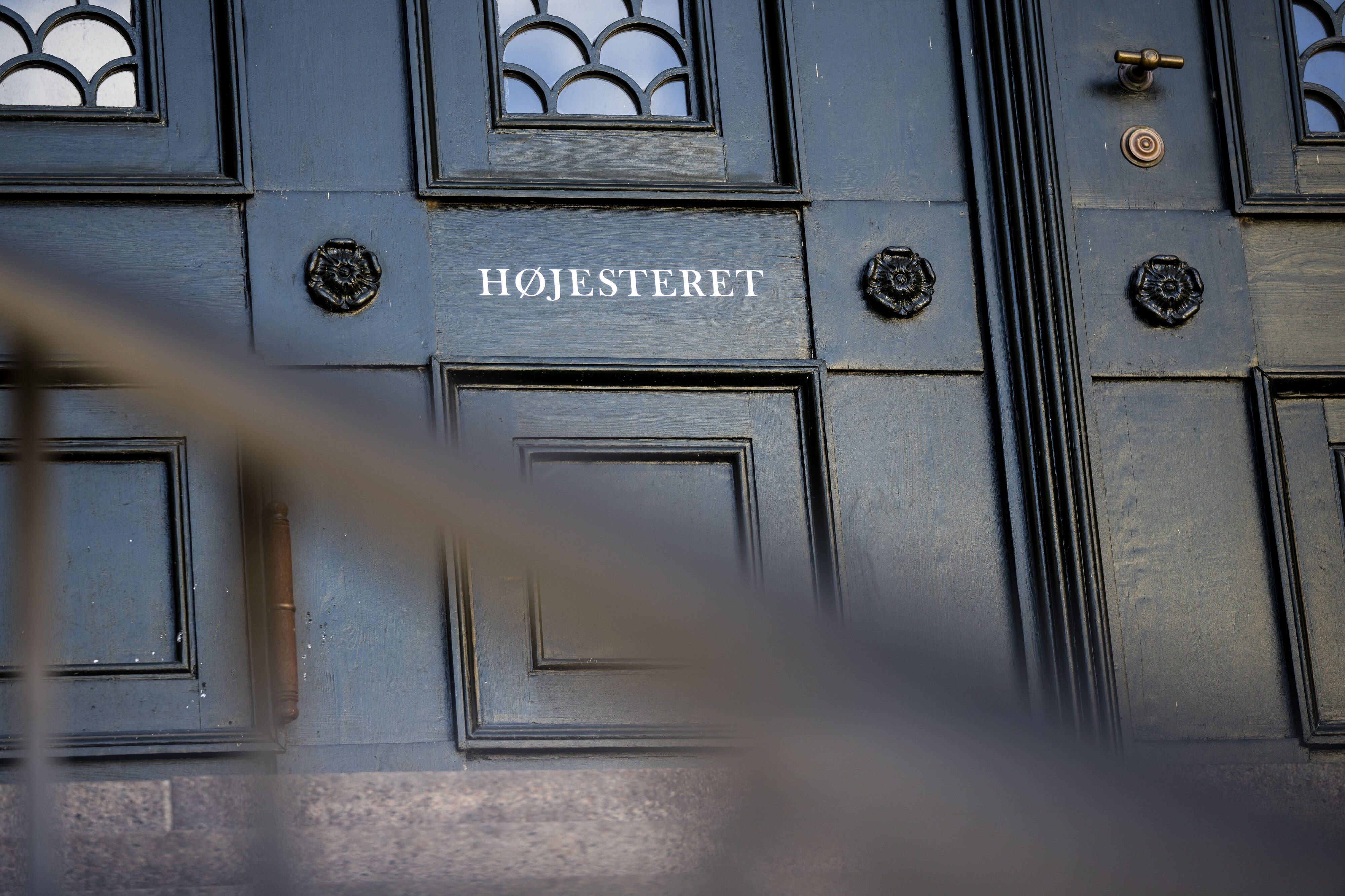 Højesteret har i en afgørelse tirsdag bestemt, at en journalist delte for mange oplysninger om en tiltalt i en straffesag. Journalisten får bøde på 10.000 kroner. (Arkivfoto).