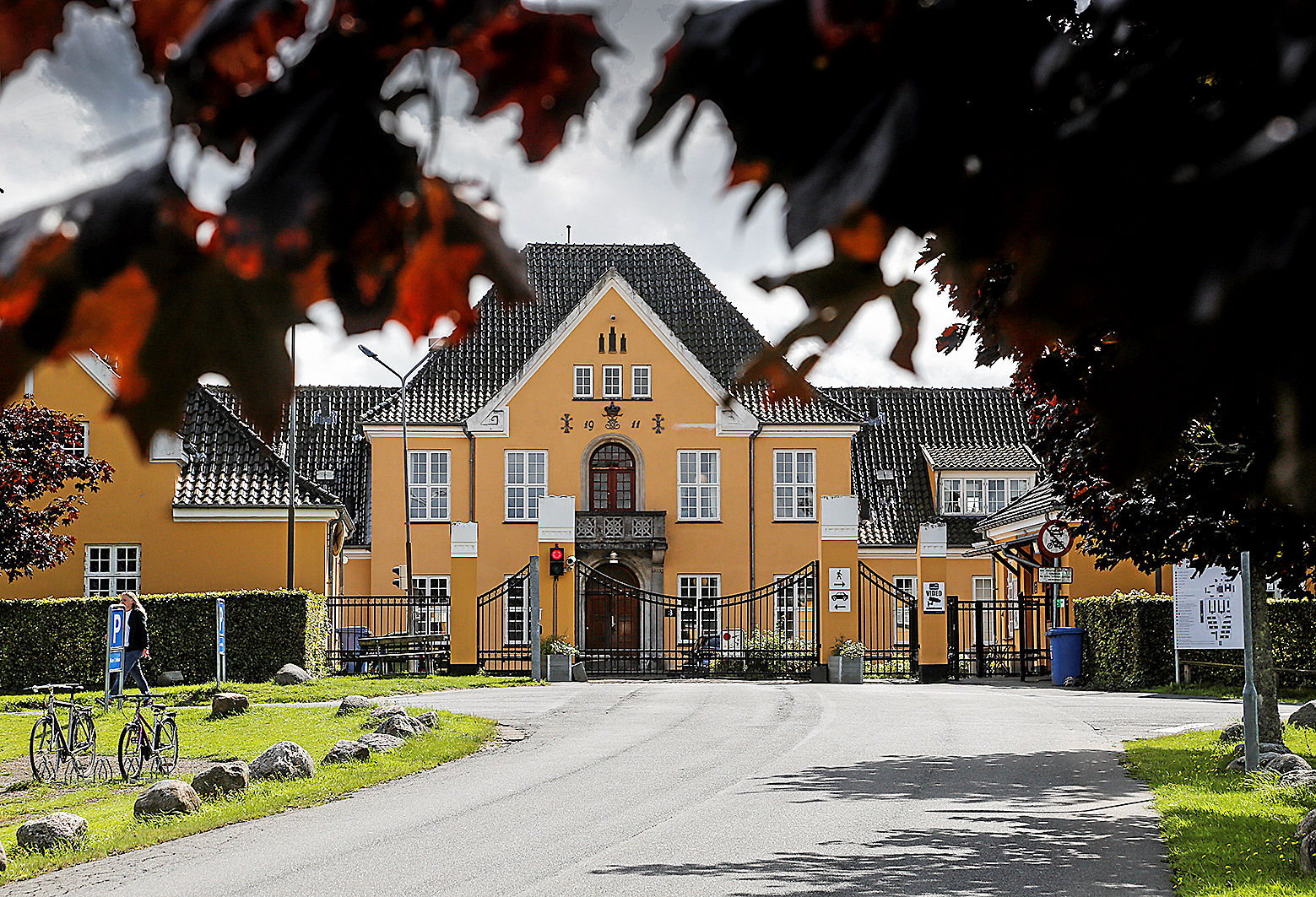 Efter få uger i Sandholmlejren optog teenager video under sex med anden teenager - uden hun vidste det.