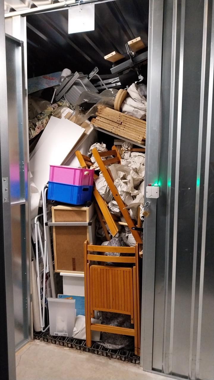 Byggesagen i Smedeparken betegnes af beboerformanden som Danmarks største tag-selv-bord. Billedet her er fra opmargasineringen af beboernes ejendele.