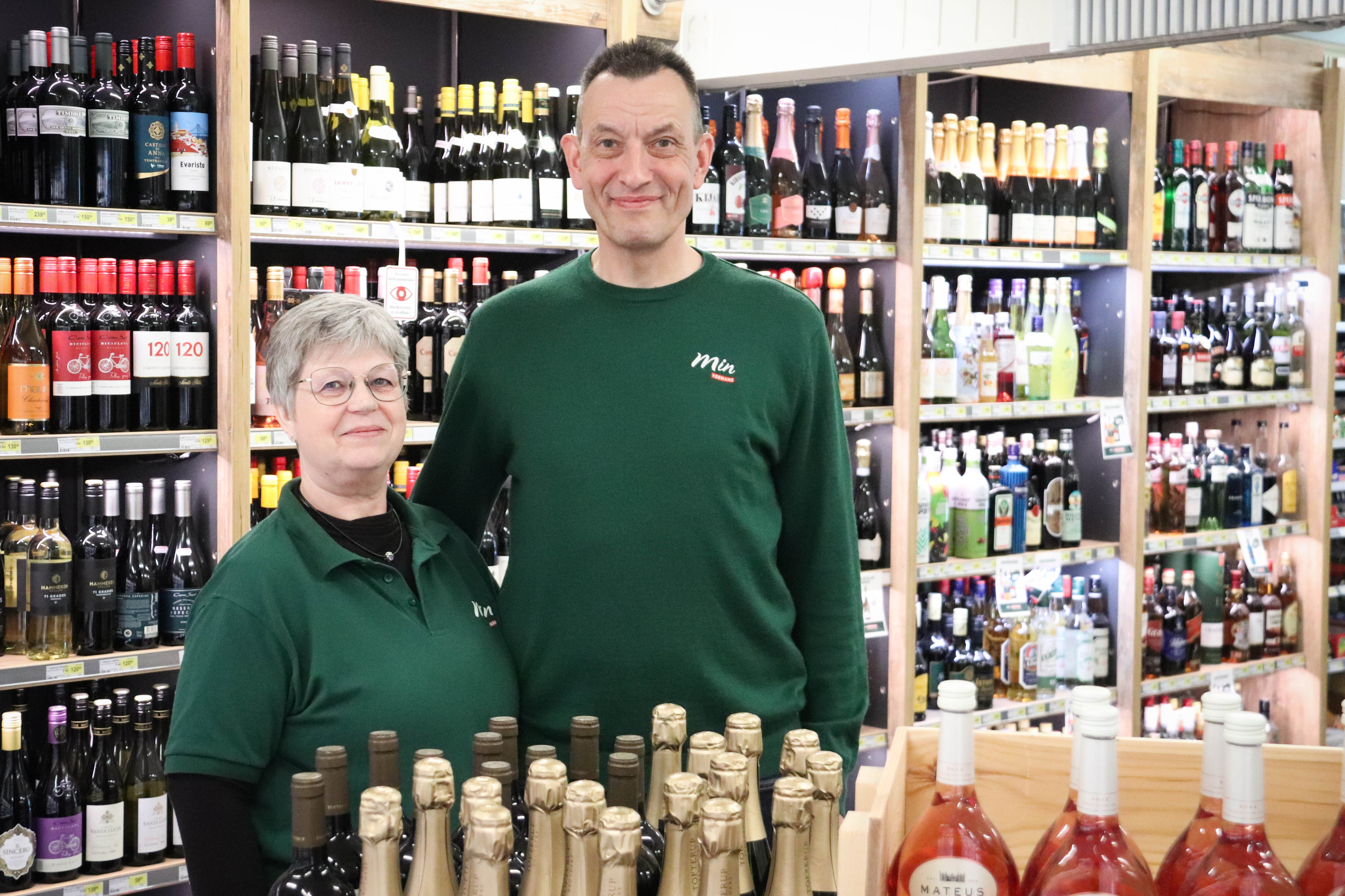 Min Købmand Nyrup ved Klint i Odsherred får ny ejer. Jesper Christensen og hans hustru Bettina Christensen siger farvel efter 23 år.