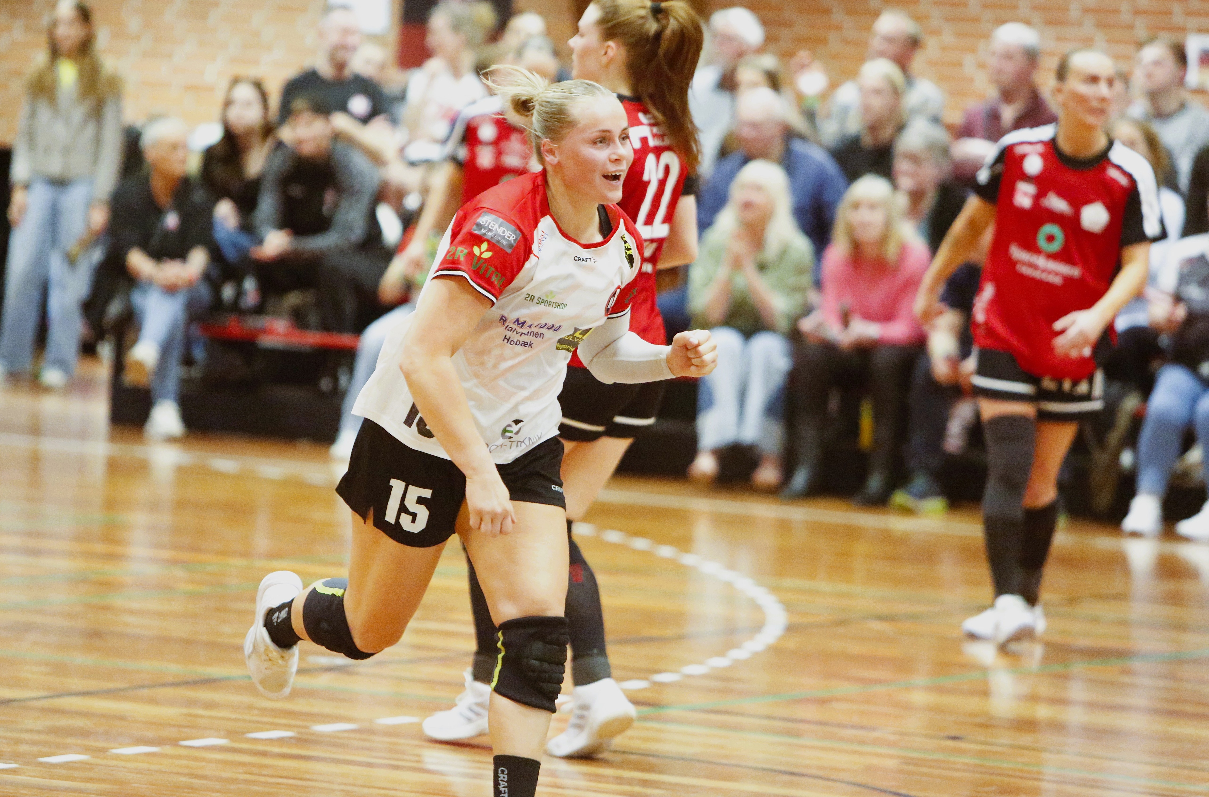 Emma Navne førte an i løjerne for HØJ.