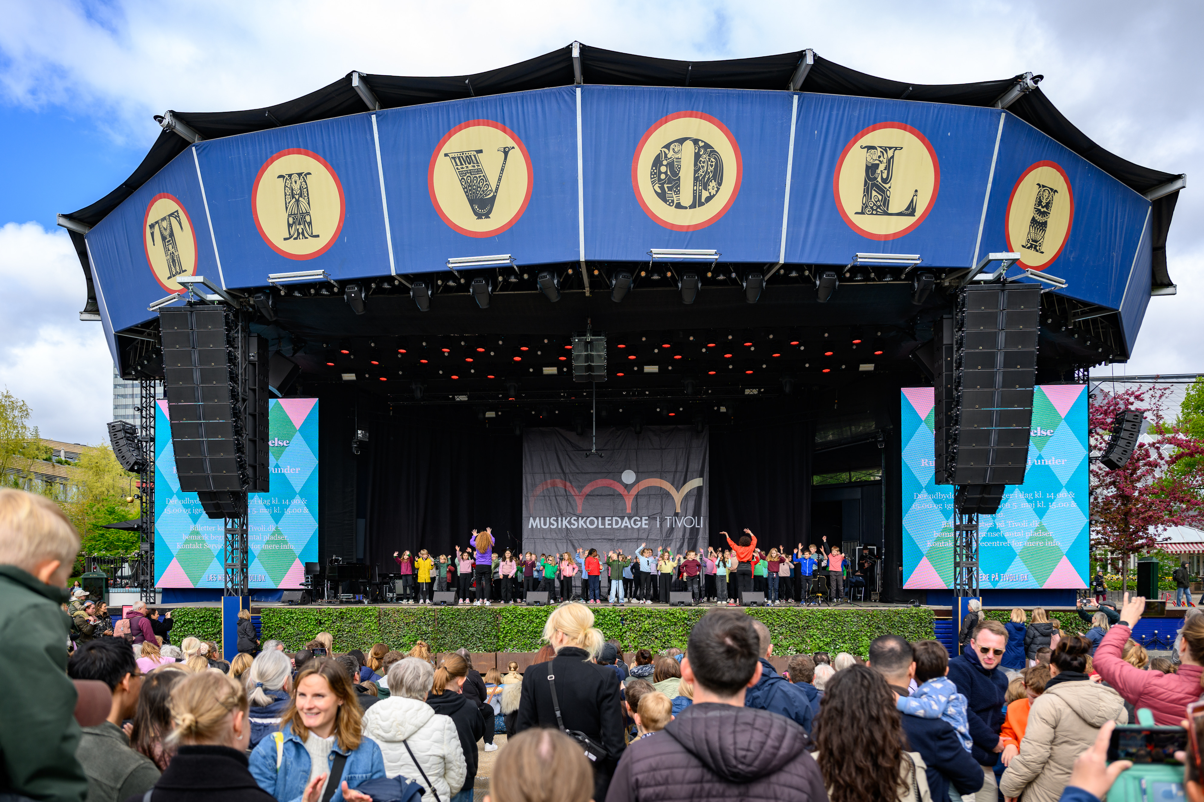 Sådan ser det ud i Tivoli, når musikskoleelever fra hele landet mødes til sang og musik.