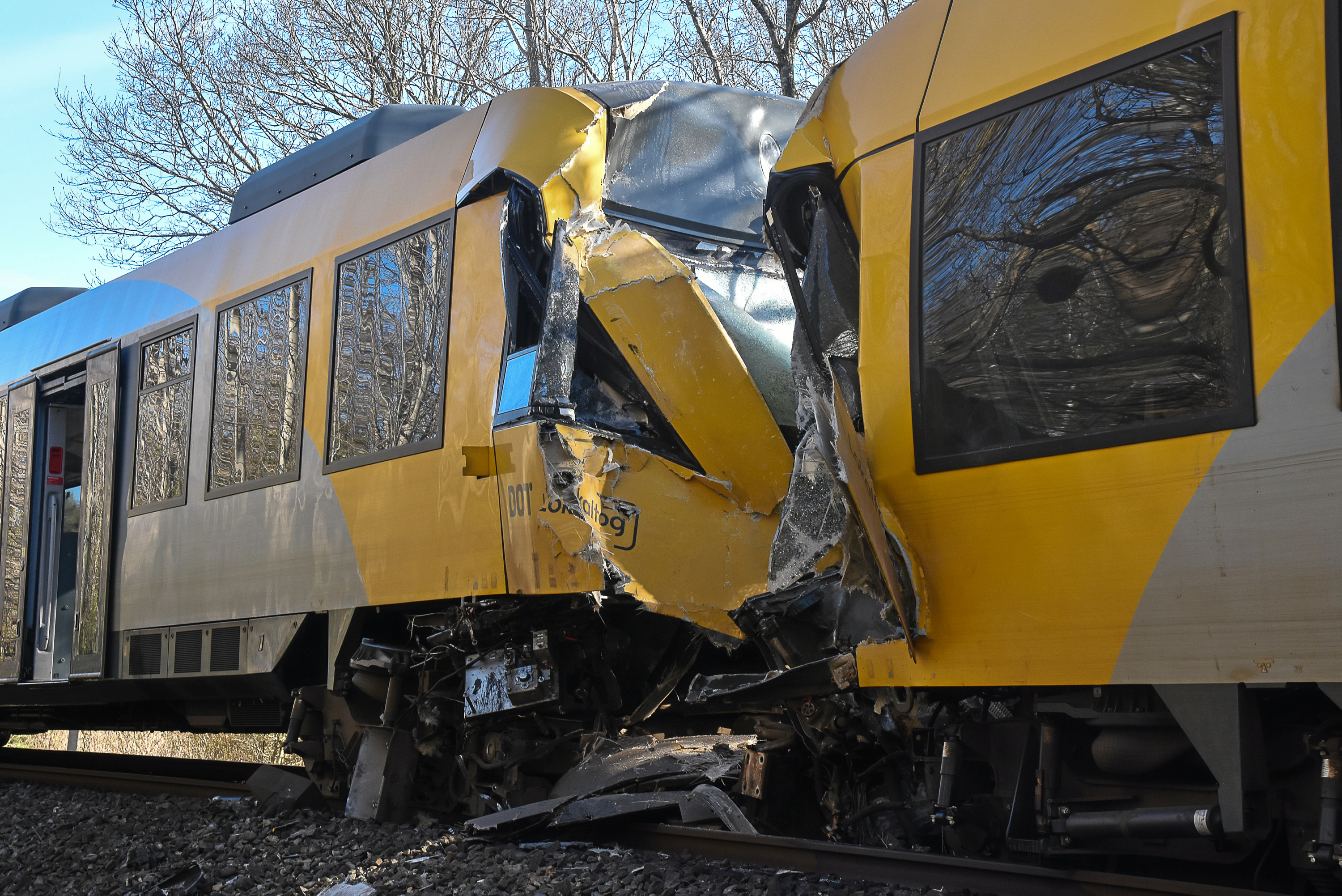 De tilskadekomne meldes fredag uden for livsfare.