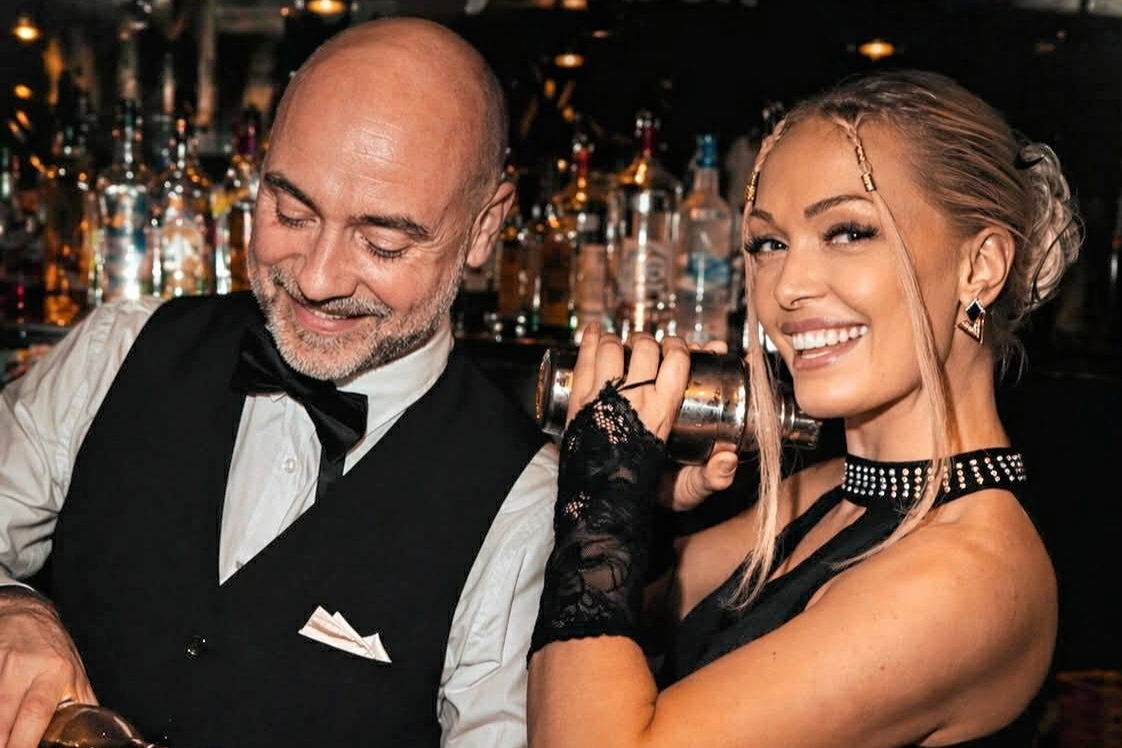 Indehaver Torben Larsen fra Pubben - 3660 har nu fået sin medarbejder Helena Neumann som partner. Her ses de ved et tidligere 007-arrangement.