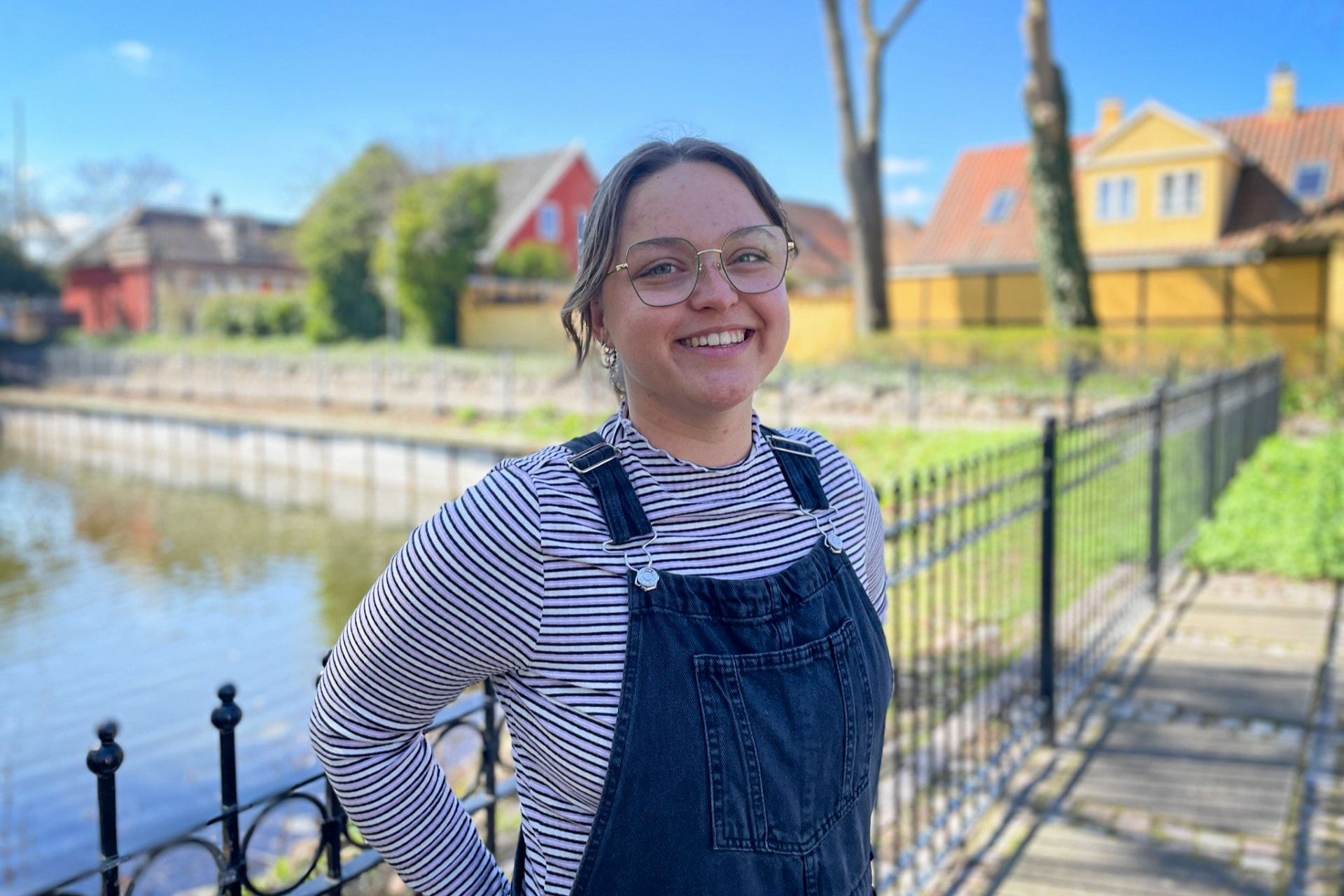 For 28‑årige Sofie Bjørn Rokkedal fra Kalundborg er kroniske smerter en del af hverdagen. Hun har længe manglet nogen på sin egen alder, som står i lignende situation, at tale med om det.