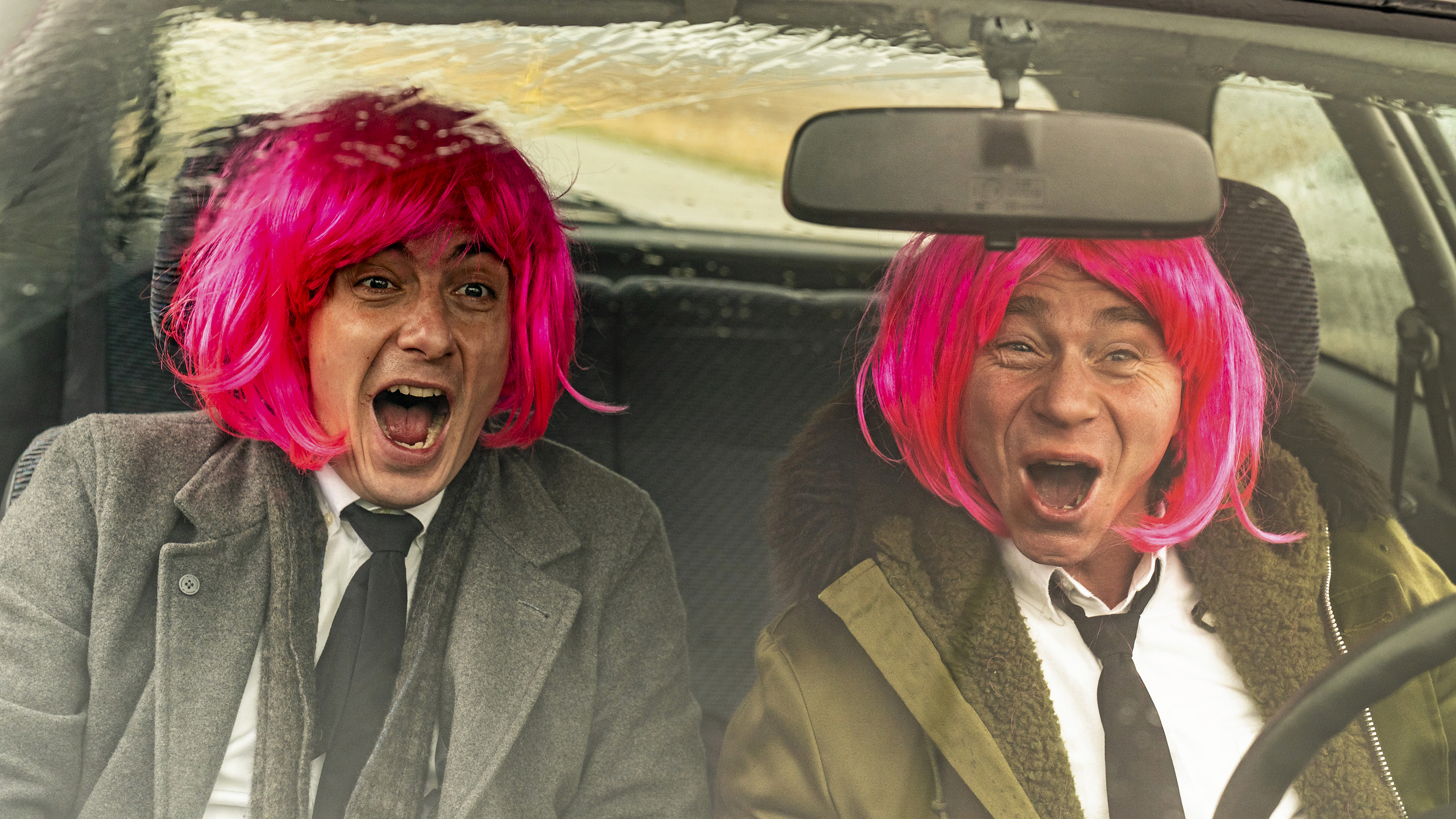 Aske Bang til venstre har instrueret den nye film, der har ham selv og vennen Stanislav Sevcik i hovedrollerne.