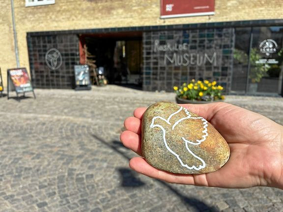 Fredsinitiativet i Roskilde og Roskilde Museum inviterer på befrielsesdagen til musik, debat og kreative aktiviteter, hvor alle kan være med til at sprede fredens budskaber