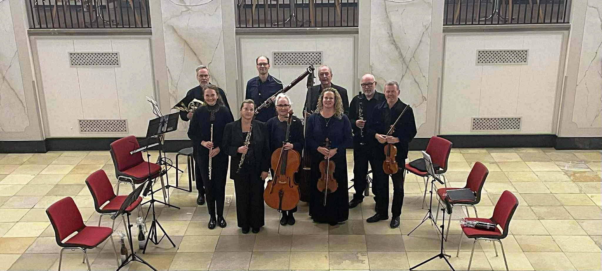 De ni musikere fra Diversum giver koncert med både klassiske og nyere kammermusikværker i Virum Kirke lørdag 2. maj.