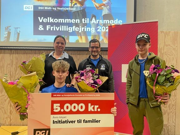 Game Changer teamet modtog prisen som Årets Ildsjæl: Initiativer til familien. Øverst fra venstre: Anita Bjerregrav, Mikkel Kobbernagel, Damian Offenberg og Alexander Bjerregrav.