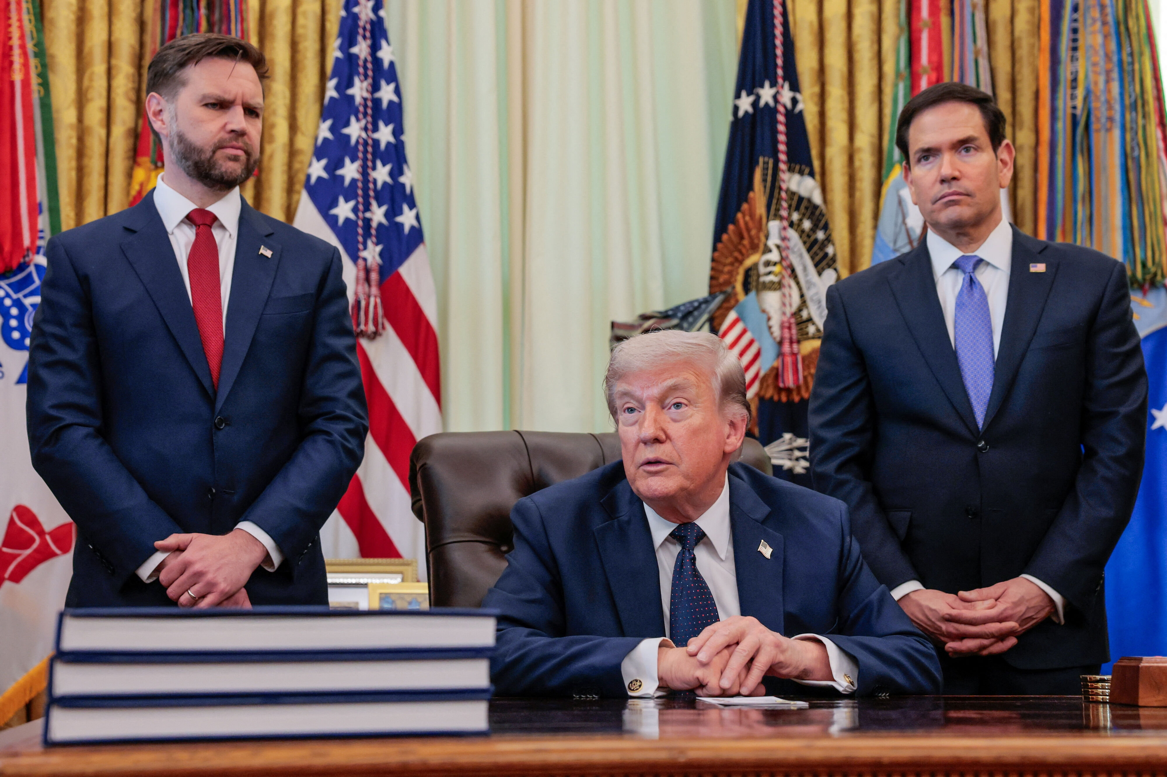 USA's præsident, Donald Trump, er flankeret af vicepræsident J.D. Vance og udenrigsminister Marco Rubio i Det Hvide Hus i Washington D.C.