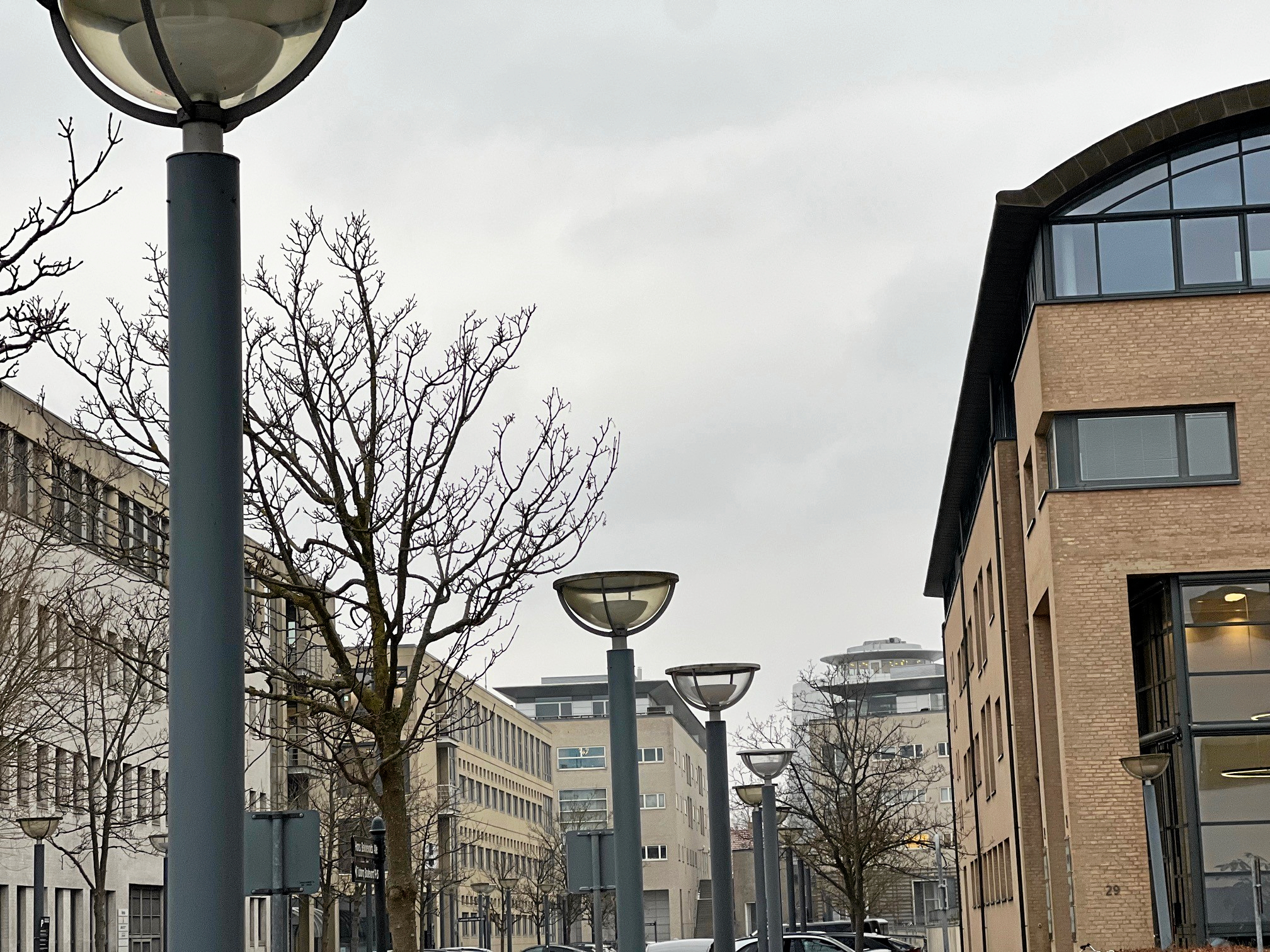 Helios-lygter i Tuborg Havn opgraderes med LED-teknologi. Projektet kombinerer moderne energieffektivitet med områdets historiske bybillede.