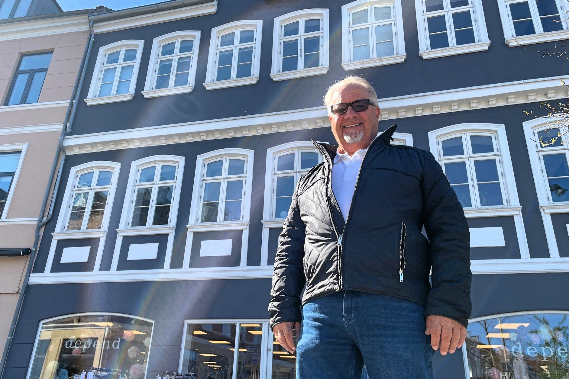 Det tidligere Dagbladet-avisbud Kim Elfving er den reelle indehaver af 150 bygningsenheder i Ringsted Kommune efter et helt livs opbygning fra bunden.