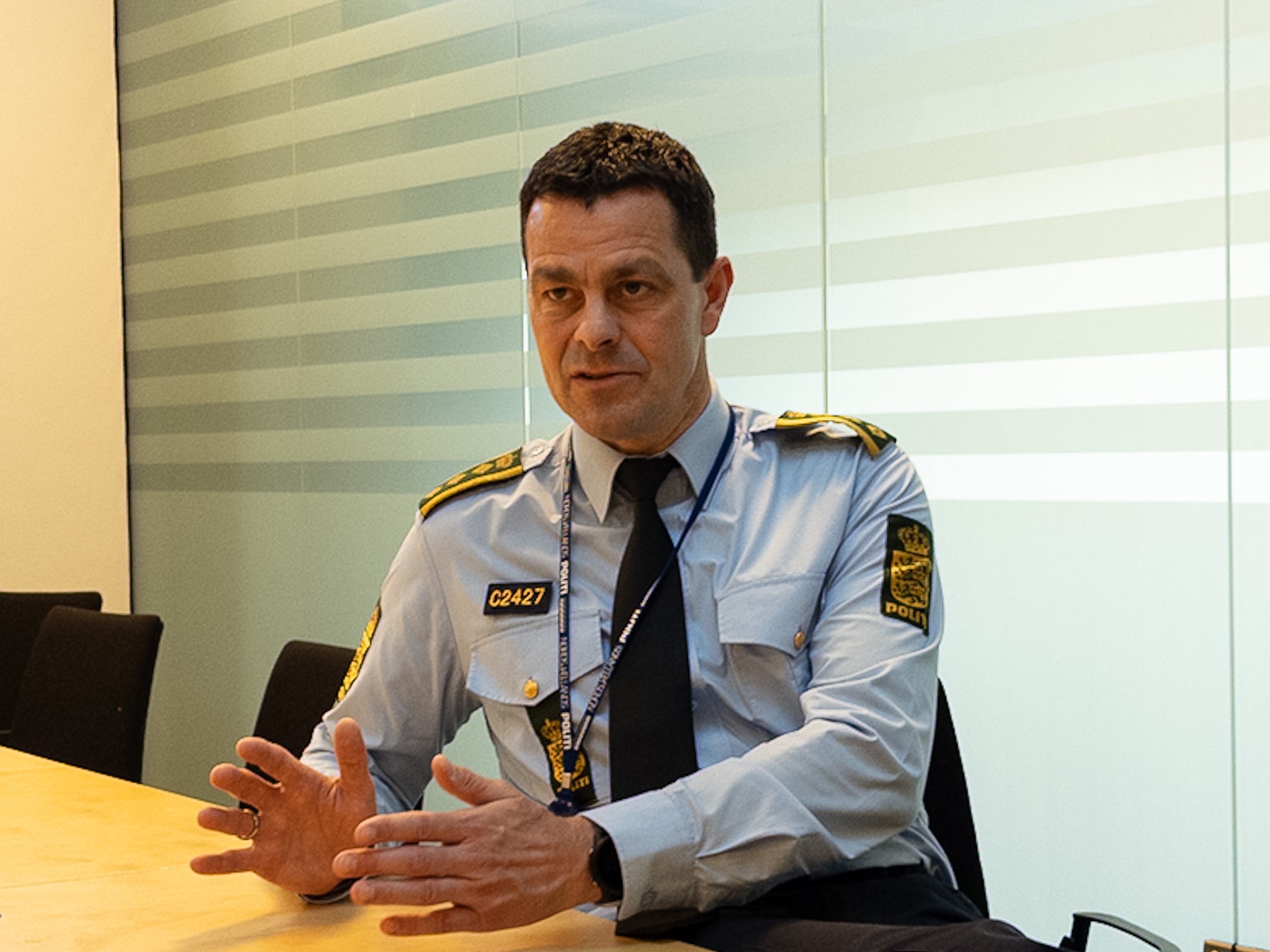 Brian Belling er politiinspektør og leder af forebyggelsesenheden hos Nordsjællands Politi. Og så er han drivende kraft i omlægningen af dansk politis indsats overfor forbrydelser i nære relationer, herunder vold, voldtægt og partnerdrab.