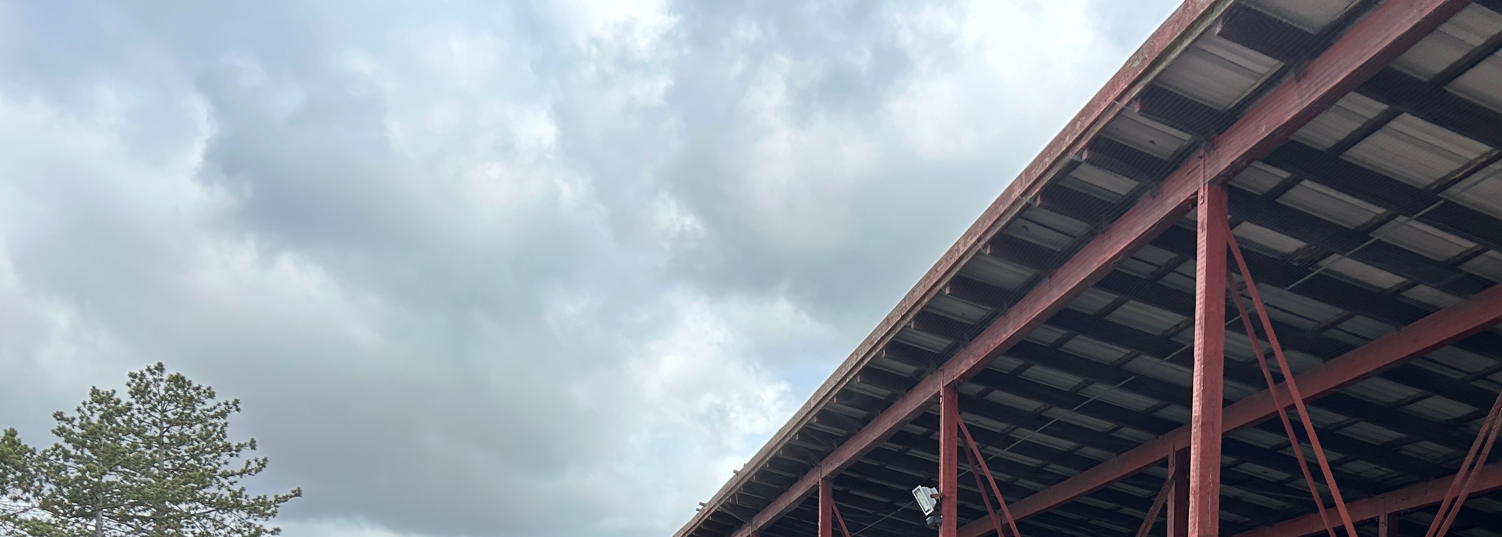 Der var godt med mennesker. - Kasper Ellesøe Der var godt med mennesker.