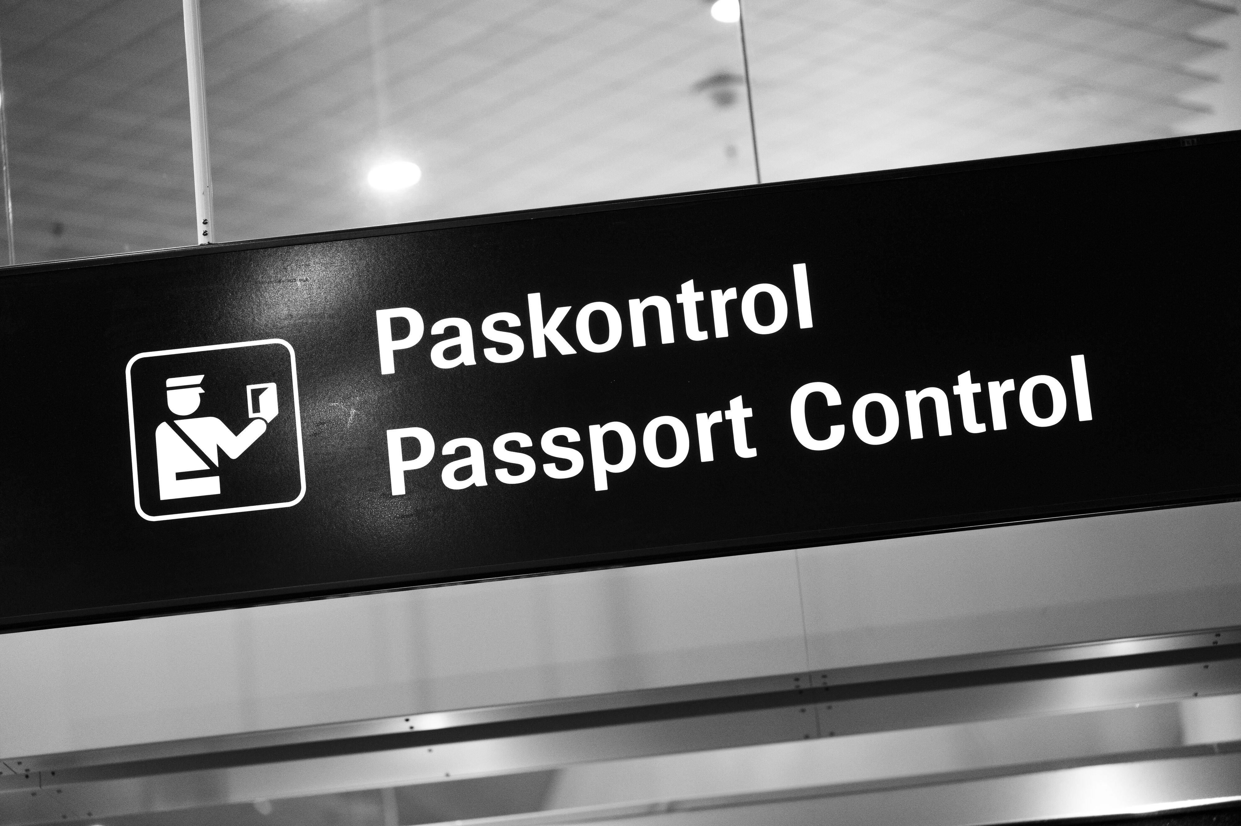 Der kan lørdag eftermiddag forventes ventetid ved paskontrollen i Københavns Lufthavn. IT-udfordringer betyder, at alle pas skal tjekkes manuelt. (Arkivfoto).