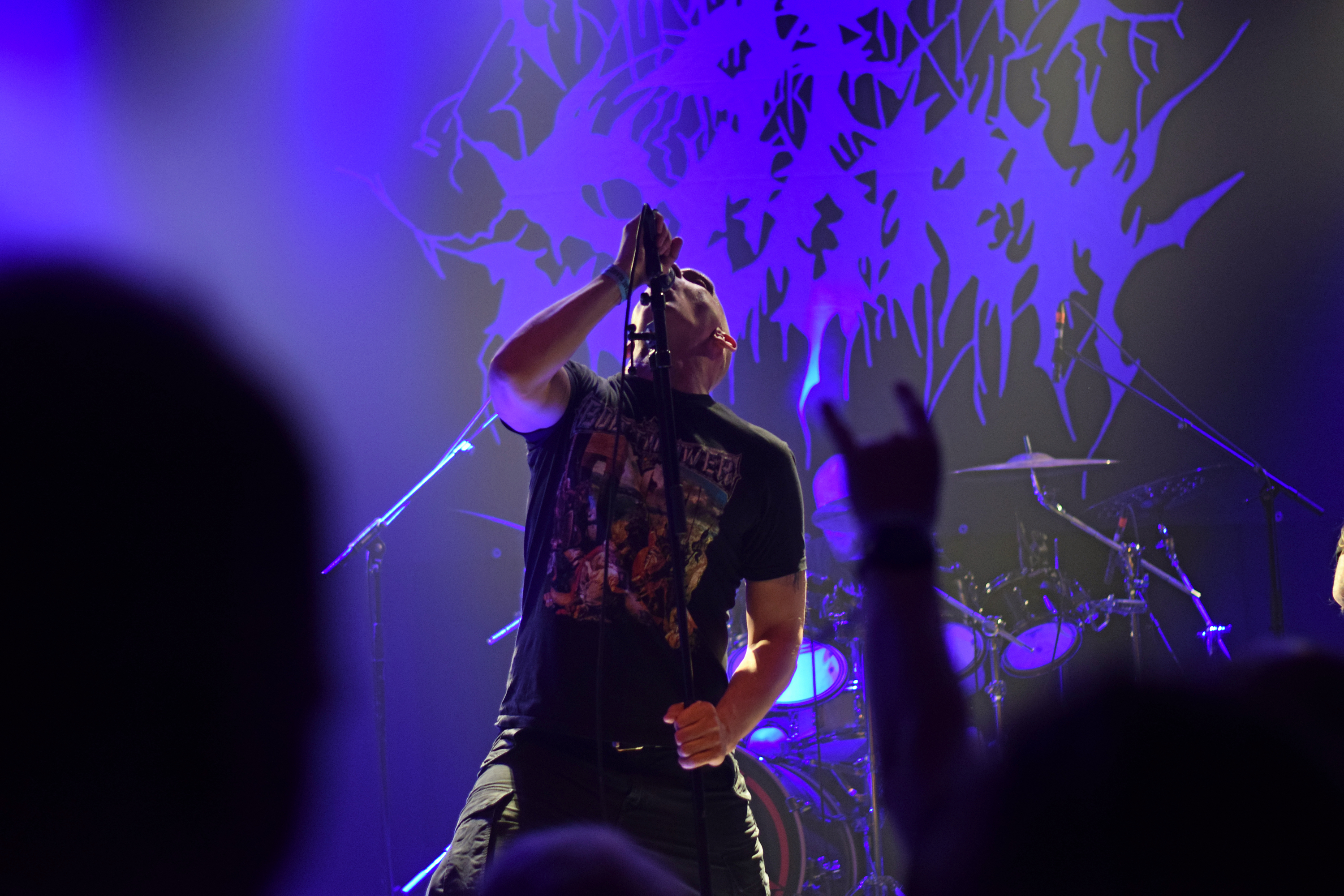 Temple of Scorn med Simon Katborg i spidsen growlede sig gennem koncerten til Slag Town Slays Fest i Slagelse Musikhus