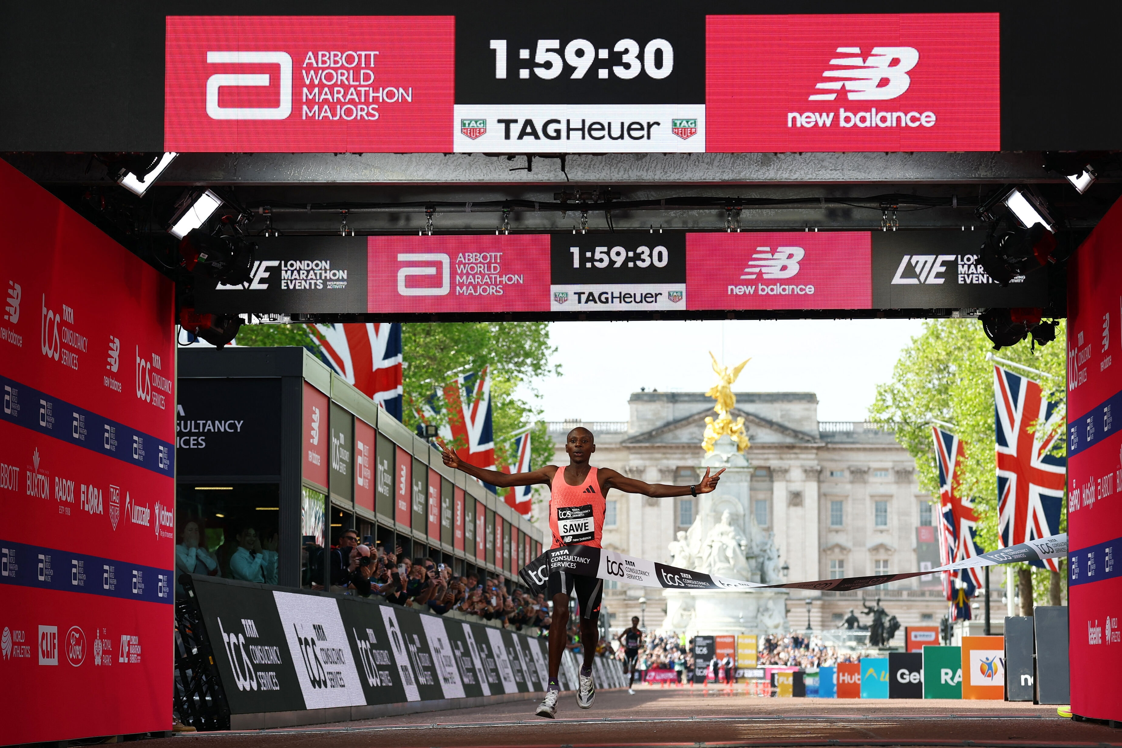 Sabastian Sawe satte søndag ny verdensrekord i London Marathon.