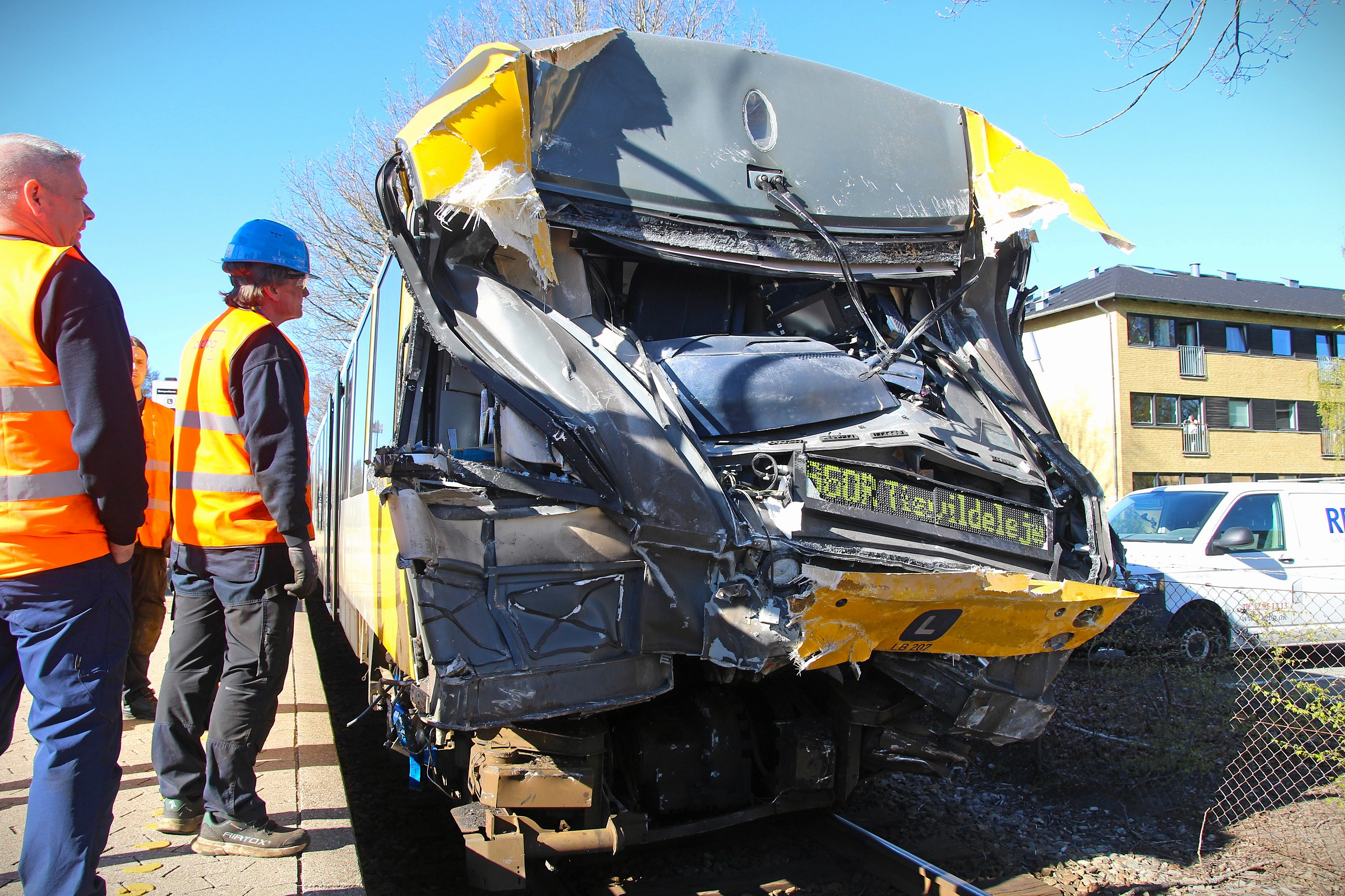 17 personer blev behandlet på hospitalet, og togstrækning har været lukket siden torsdag.