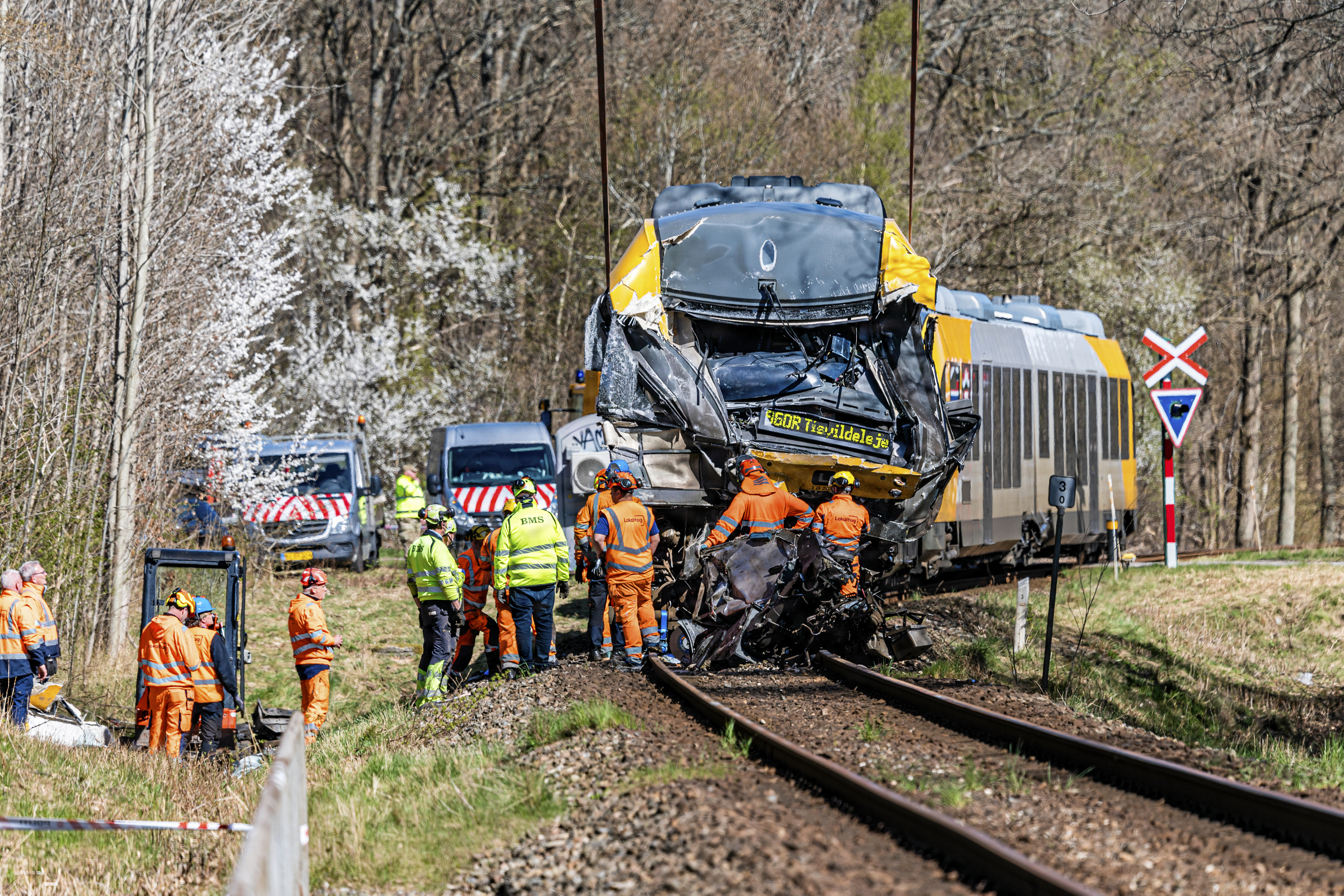 Oprydning efter torsdagens togulykke mellem Hillerød og Kagerup ved Isterødvejen, fredag den 24. april 2026.