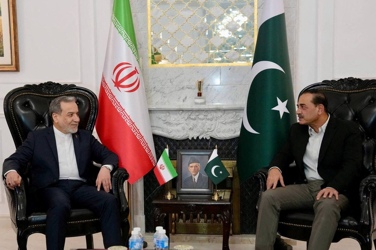 Irans udenrigsminister, Abbas Araqchi, var i weekenden på besøg i Pakistan endnu en gang. USA endte med ikke at tage til Islambad for at deltage i forhandlingerne. Ifølge det amerikanske medie Axios har Iran nu sendt et nyt forslag til USA om at genåbne Hormuzstrædet - under visse betingelser. (Arkivfoto).