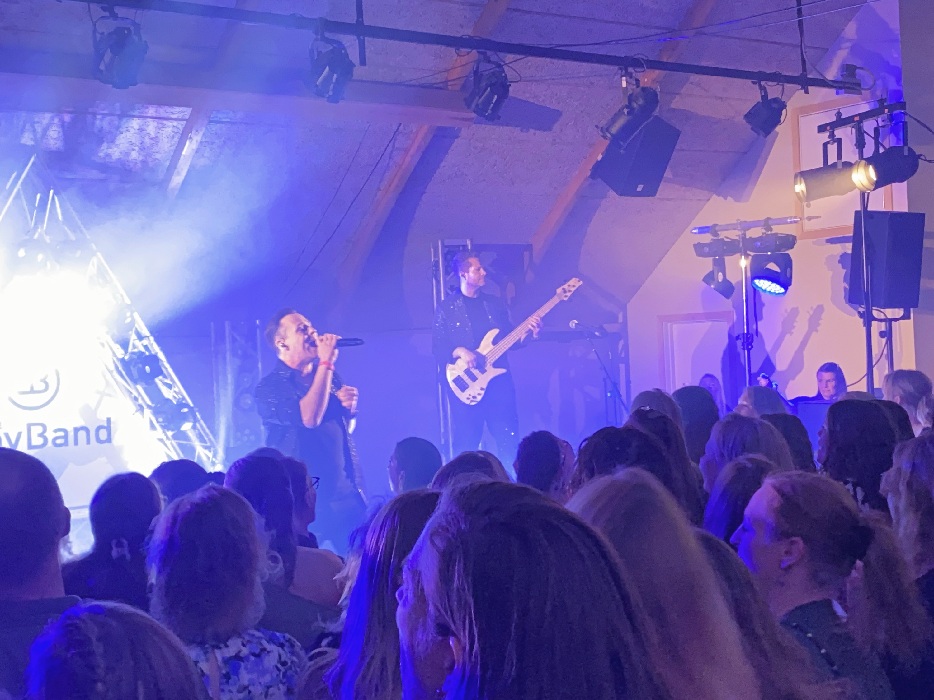The Boyband leverede en række af de kendte boyband-numre fra 90'erne.
