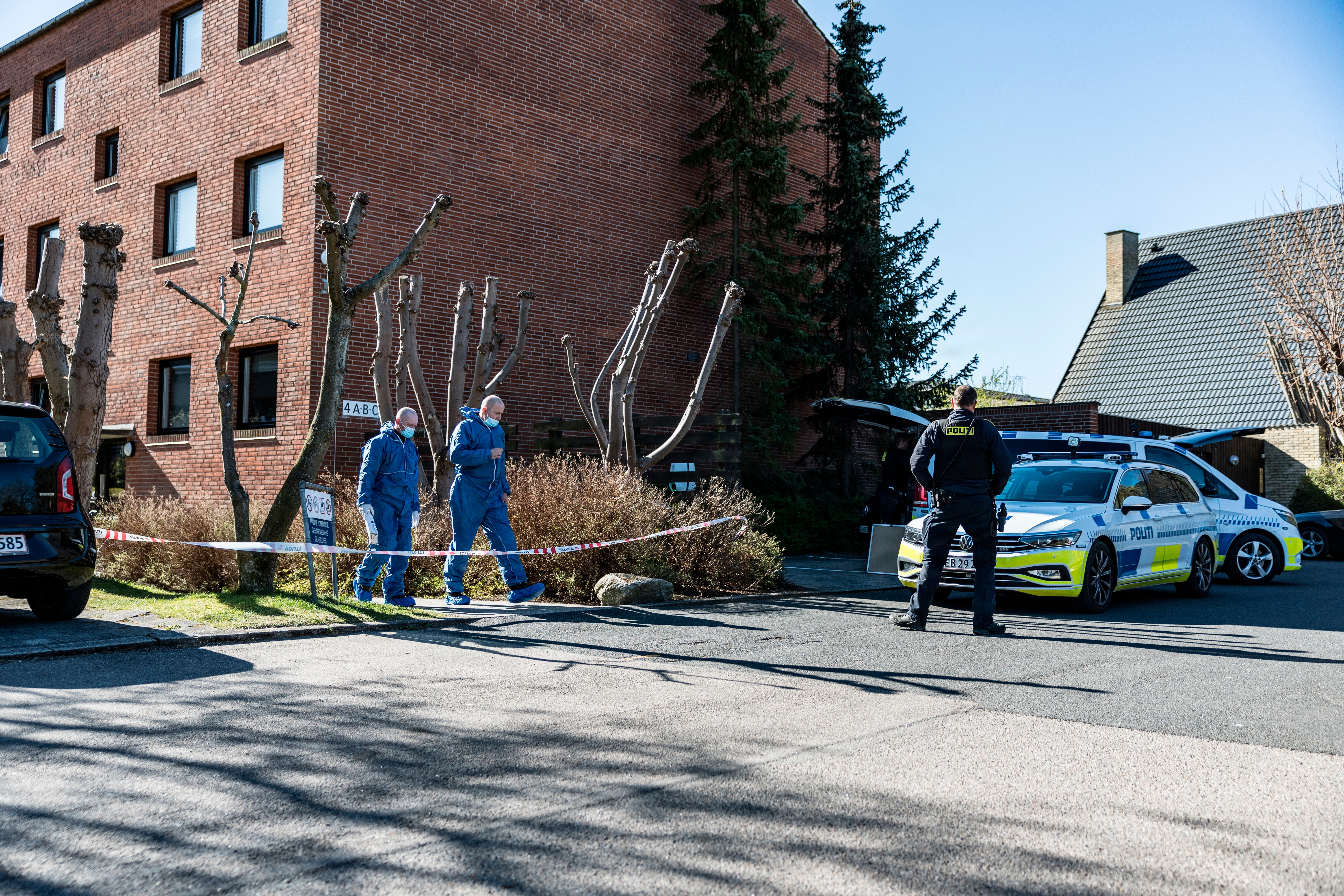 Nordsjællands Politi til stede ved lejlighed på Vinkelvej i Lyngby mandag 27. april. - Steven Knap/Scanpix Nordsjællands Politi til stede ved lejlighed på Vinkelvej i Lyngby mandag 27. april.