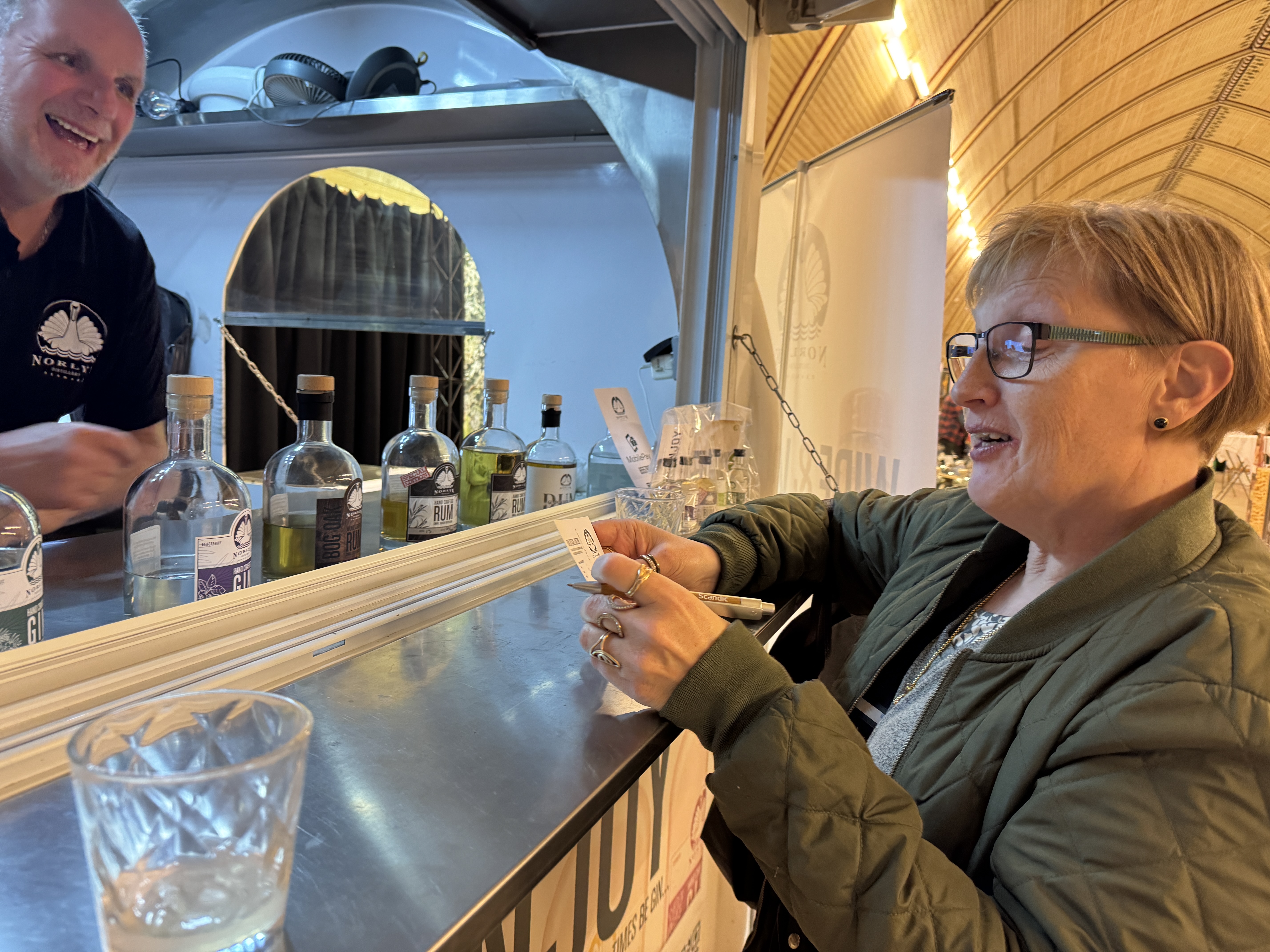 Festivalen afvikles over en dag, men med to forskellige sessioner for at sikre god plads og mulighed for både dialog og ro om smagsprøverne.