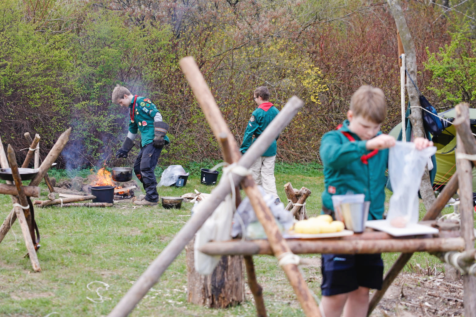 Patruljerne dyster i både traditionelle og utraditionelle spejderfærdigheder.