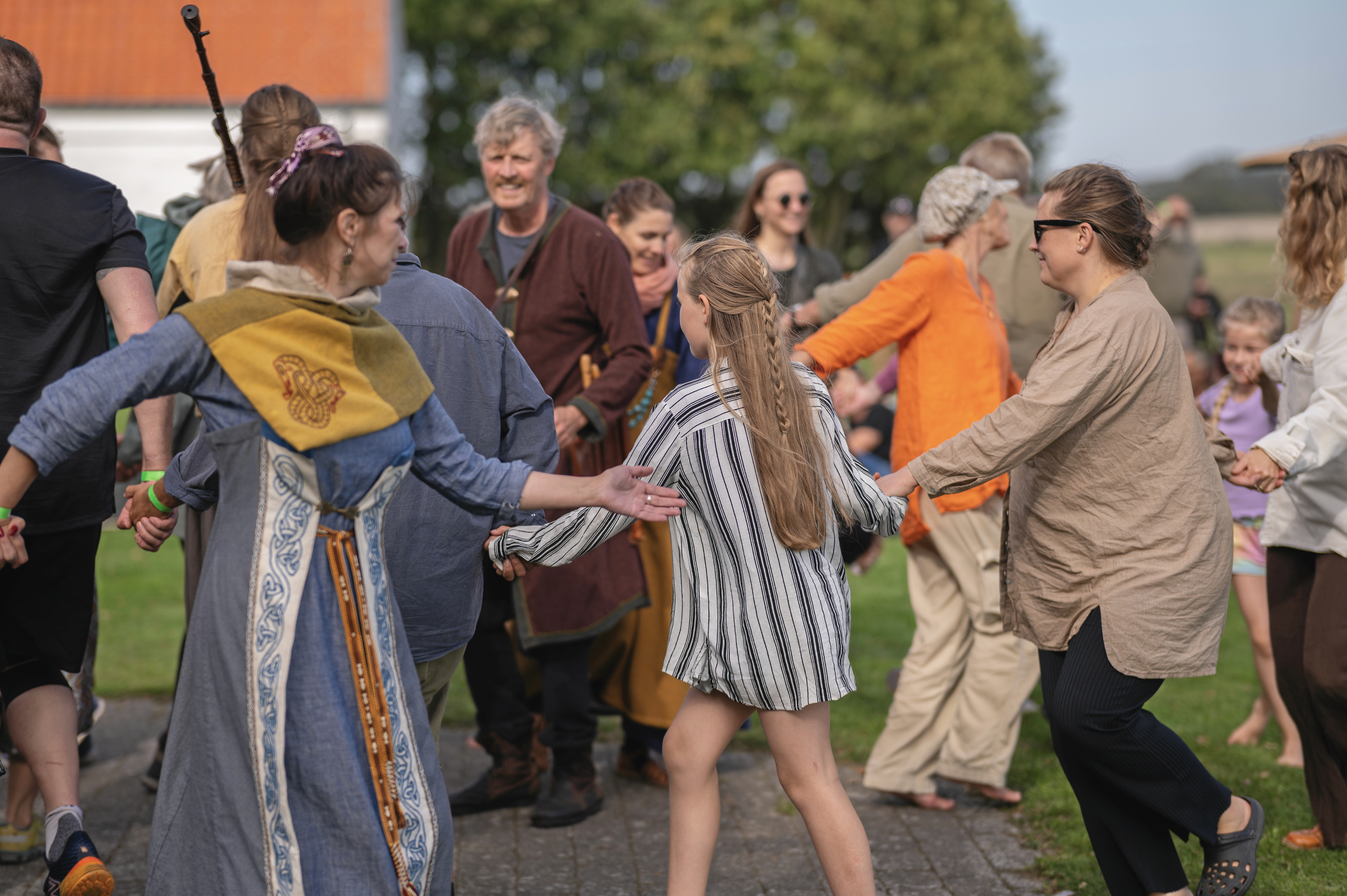 Fugledegård-Tissø Vikingecenters sæsonstart bliver i år en særlig én af slagsen, da dagen samtidig byder på afsløring af nyt navn og nyt logo for stedet.