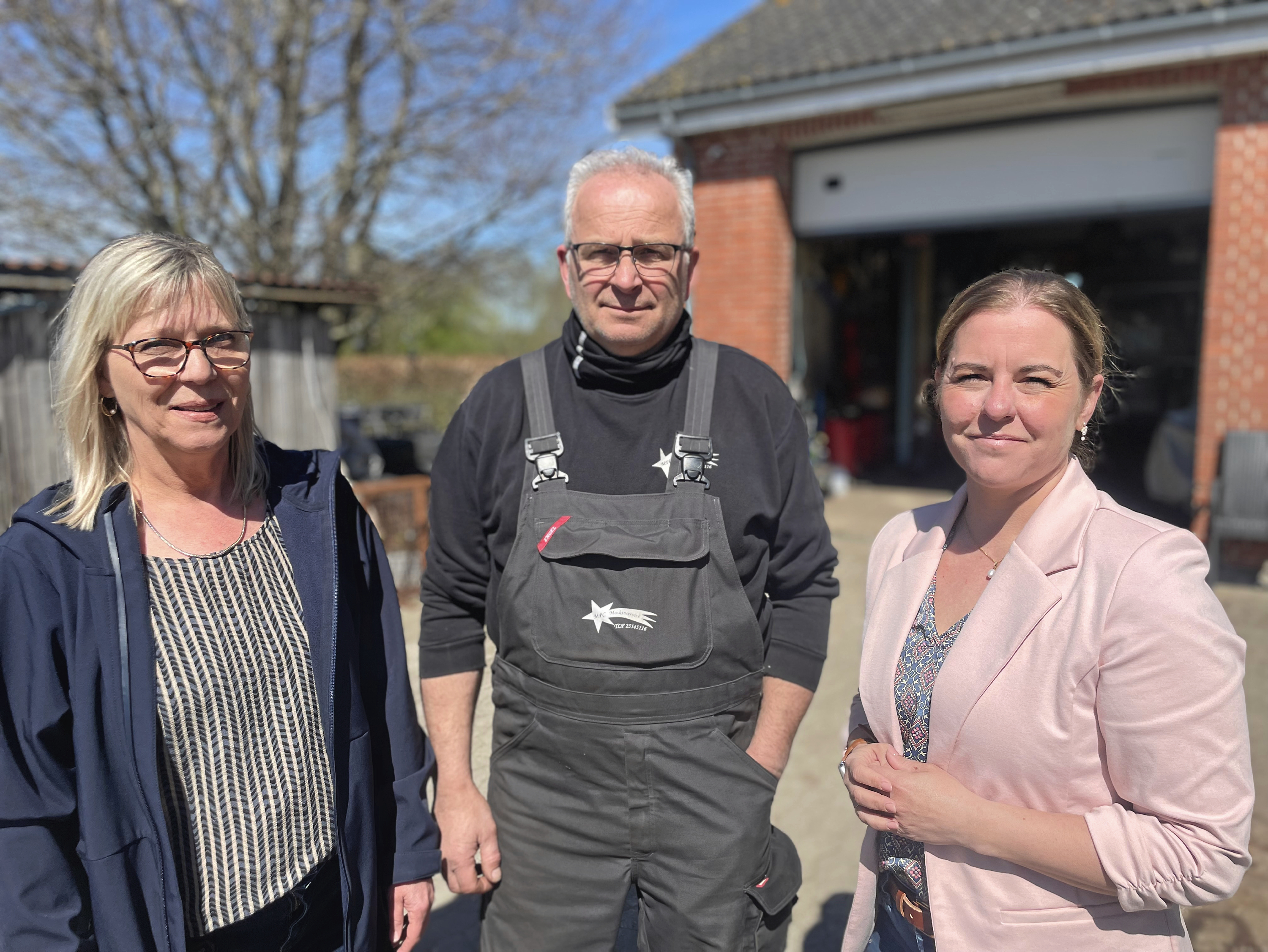 Mads Peder Christensens kamp mod solceller støttes af Danmarksdemokraternes byrådsmedlem Lizette Laugesen (tv) og folketingsmedlem Susie Jessen.