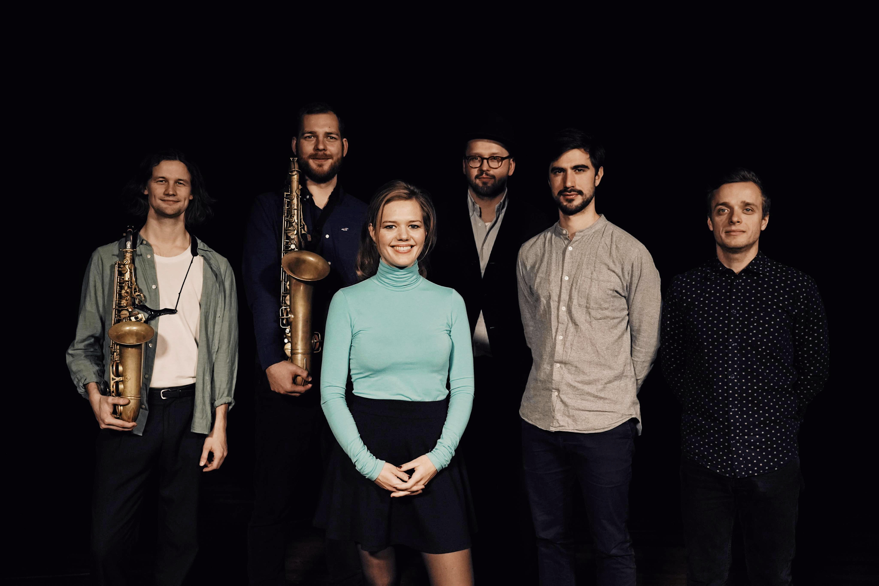 Kathrine Windfeld Sextet er på scenen.