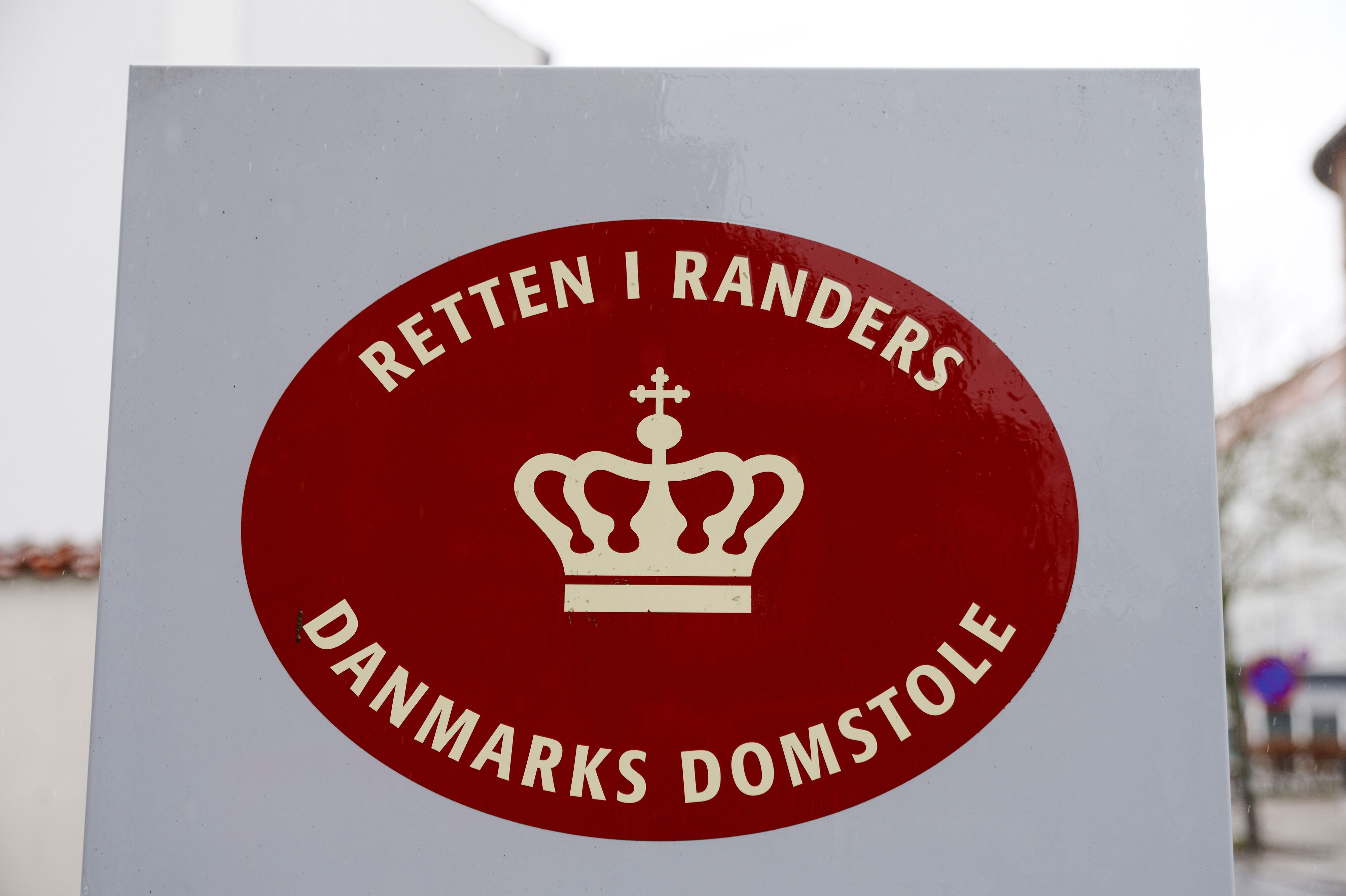 Retten i Randers har mandag idømt en 50-årig mand fire års fængsel for blandt andet at voldtage en 89-årig kvinde i 2015. (Arkivfoto).