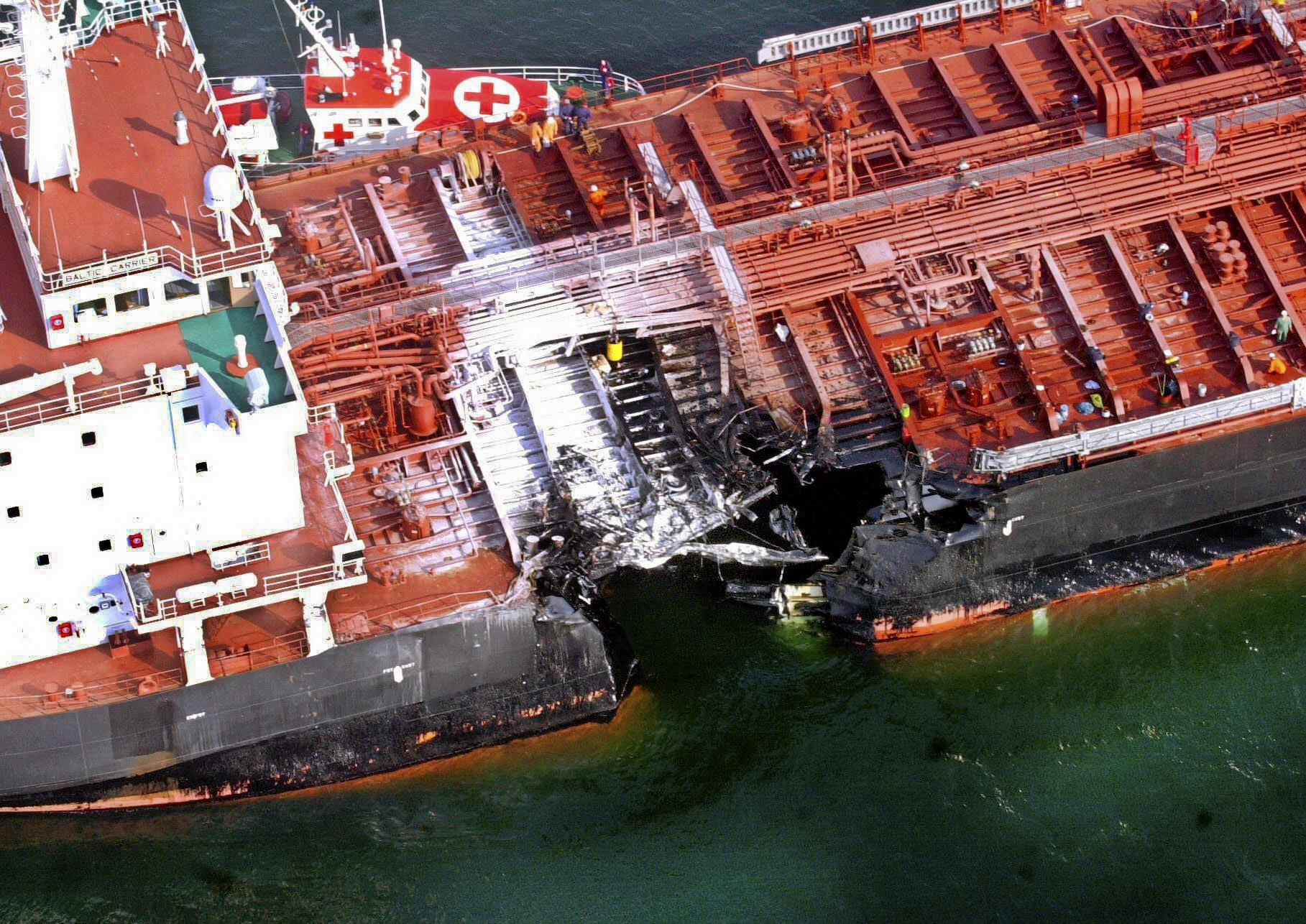 Ved kollisionen mellem tankskibet Baltic Carrier og bulkcarrieren Tern i 2001 i Kadetrenden i Østersøen blev havet forurenet med i alt 2700 ton fuelolie. Det er det hidtil værste olieudslip i havet omkring Danmark.