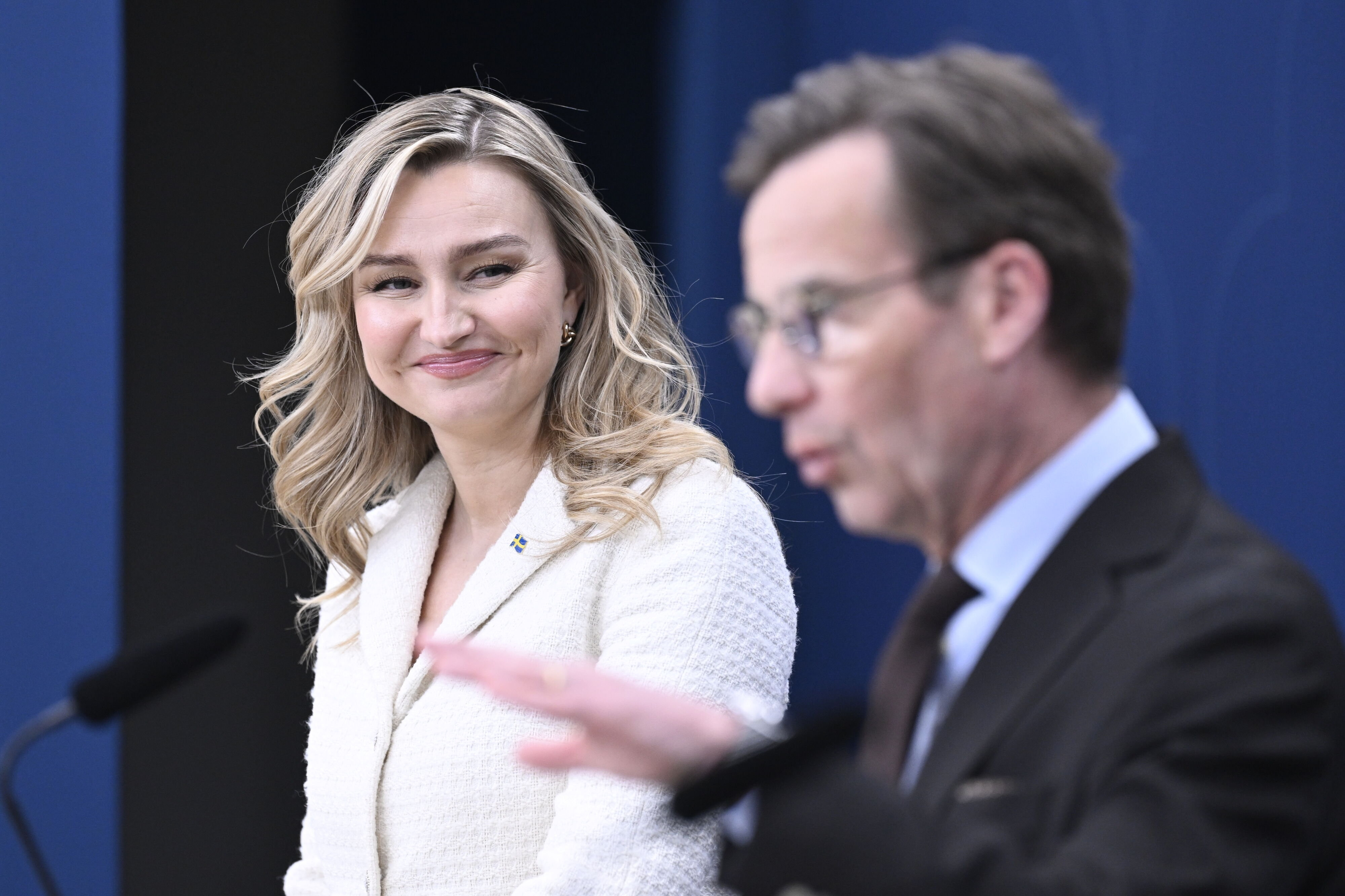 Energi- og erhvervsminister Ebba Busch holder pressemøde sammen med Sveriges statsminister, Ulf Kristersson, om situationen på brændstofområdet.