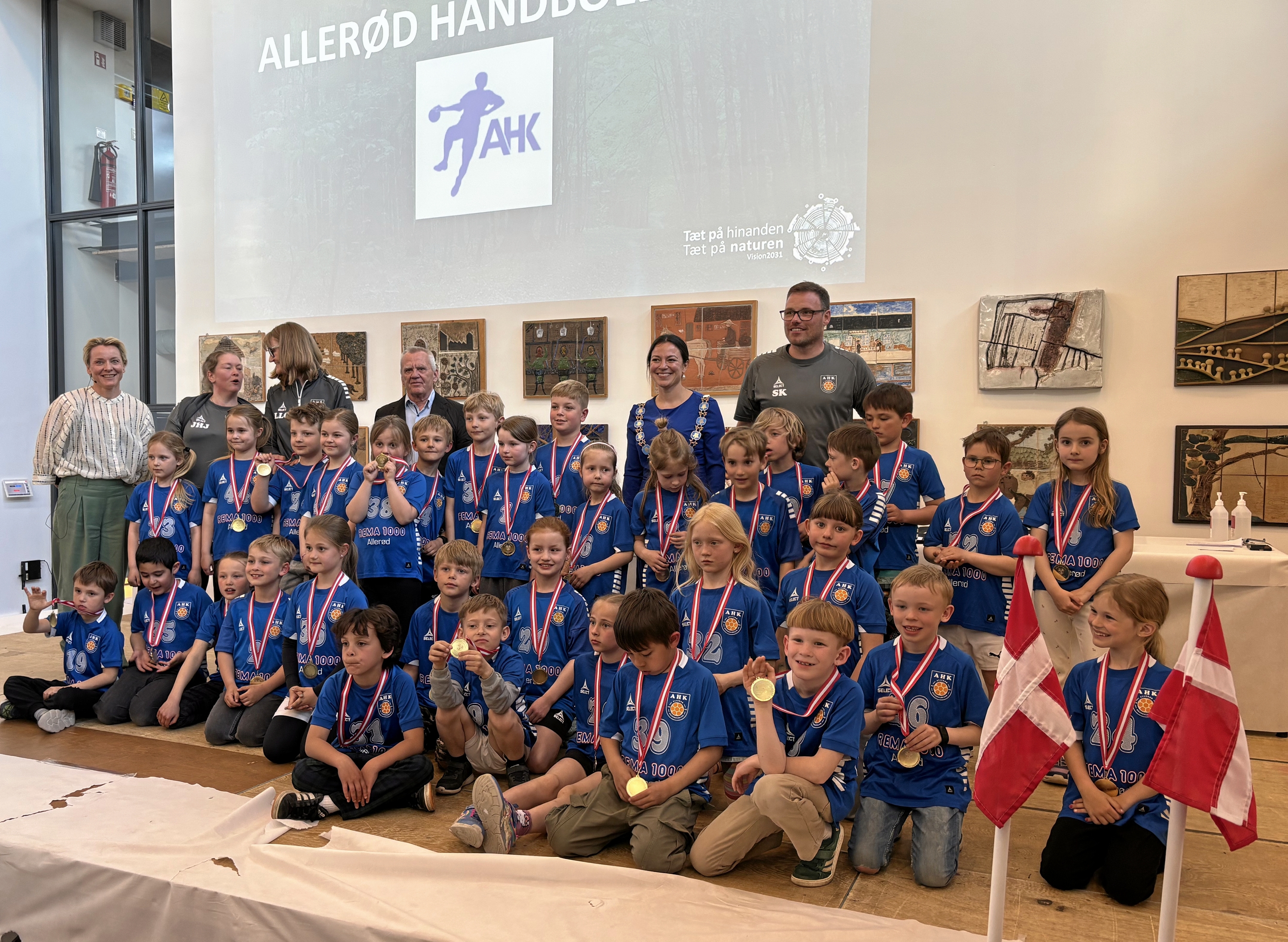 Spillere fra Allerød Håndboldklub på scenen ved årets prisfest. - Allerød Kommune Spillere fra Allerød Håndboldklub på scenen ved årets prisfest.