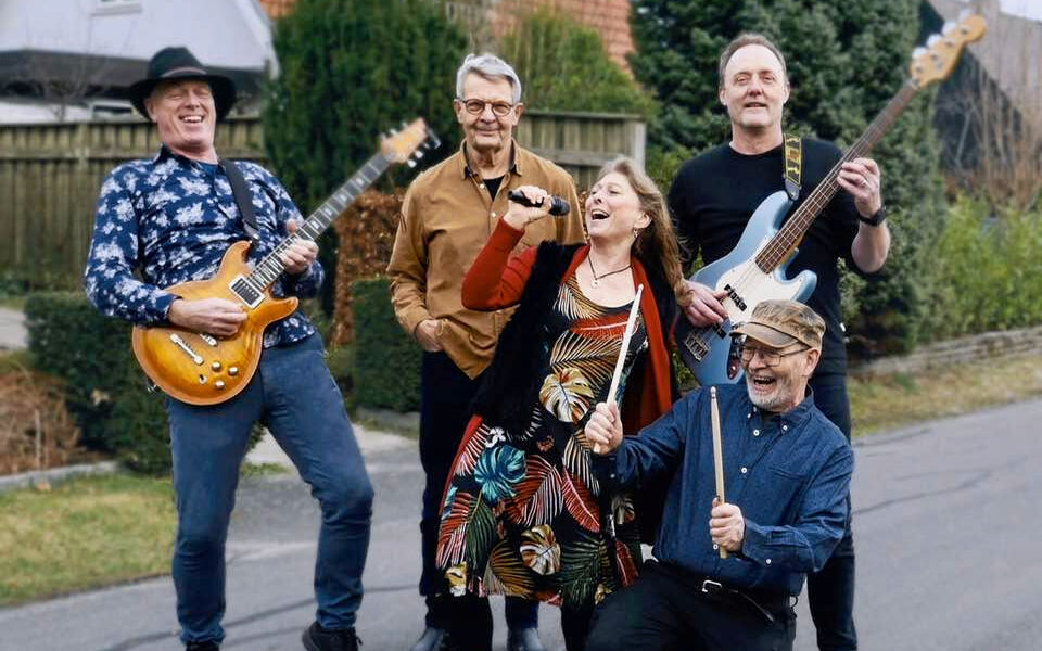 Det lokale band Cover New Ways giver koncert på Øen lørdag den 30. maj.
