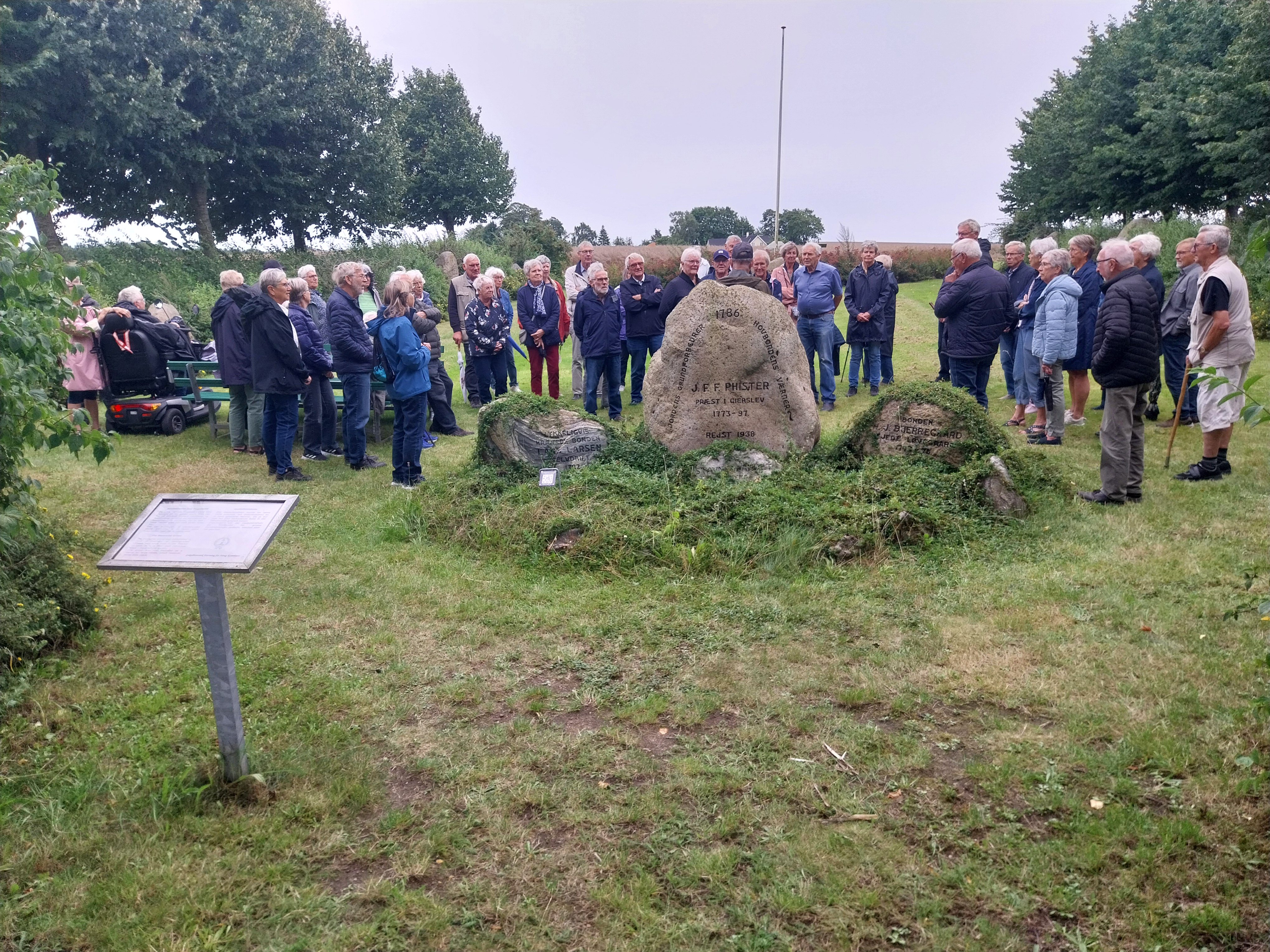 Den første tur starter ved Lykkebjerg Bondegårdsferie i Ruds Vedby.