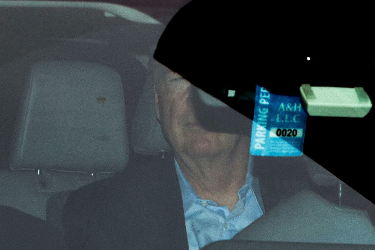 Tidligere FBI-chef, James Comey, på vej væk fra et retsmøde i delstaten Virginia onsdag.