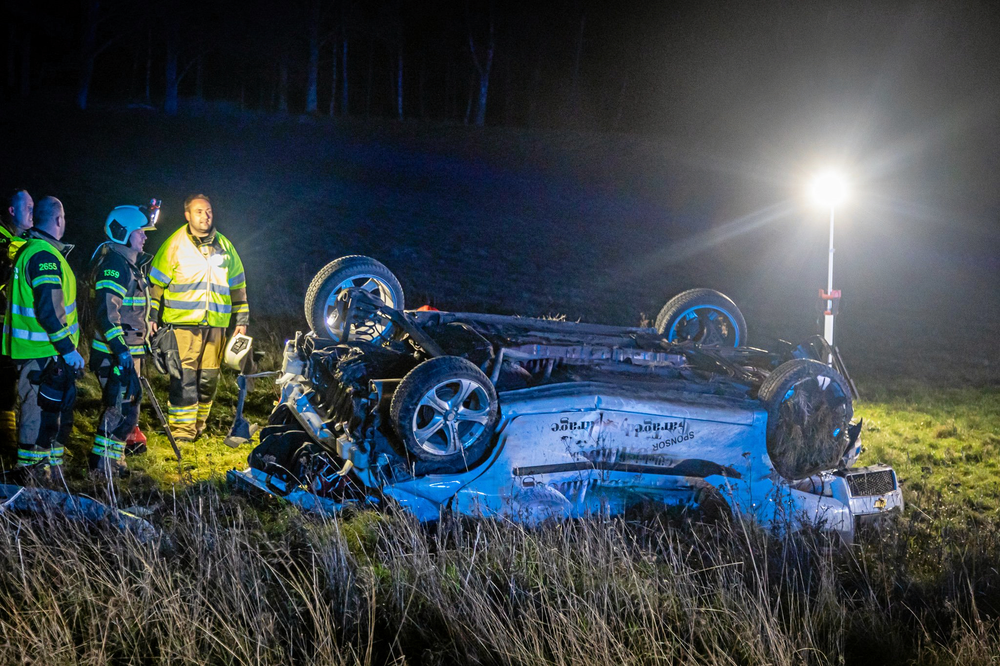 De to brødre lå fastklemt i bilen i 40 minutter, før de blev opdaget.