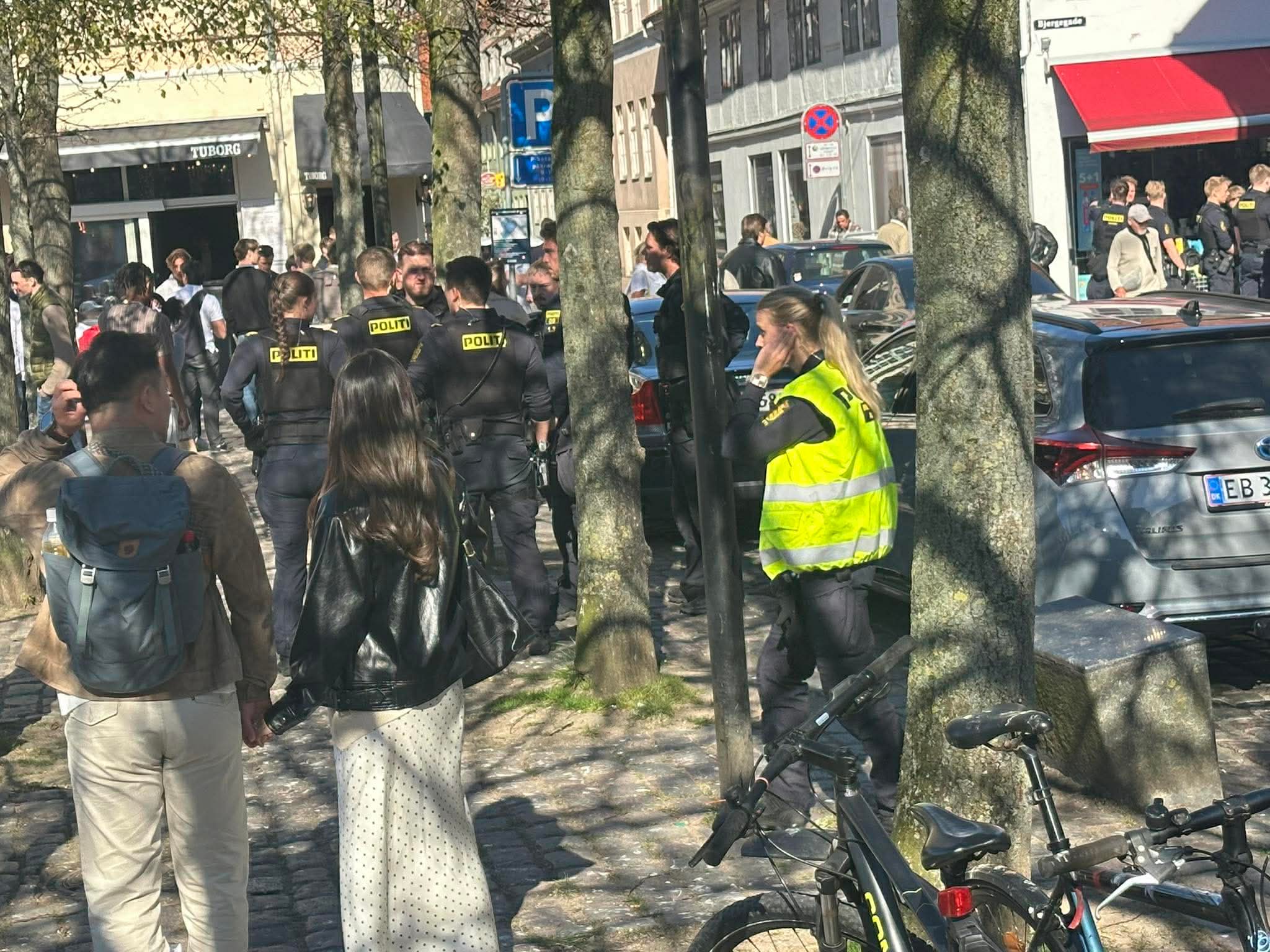 Politiet er massivt til stede.