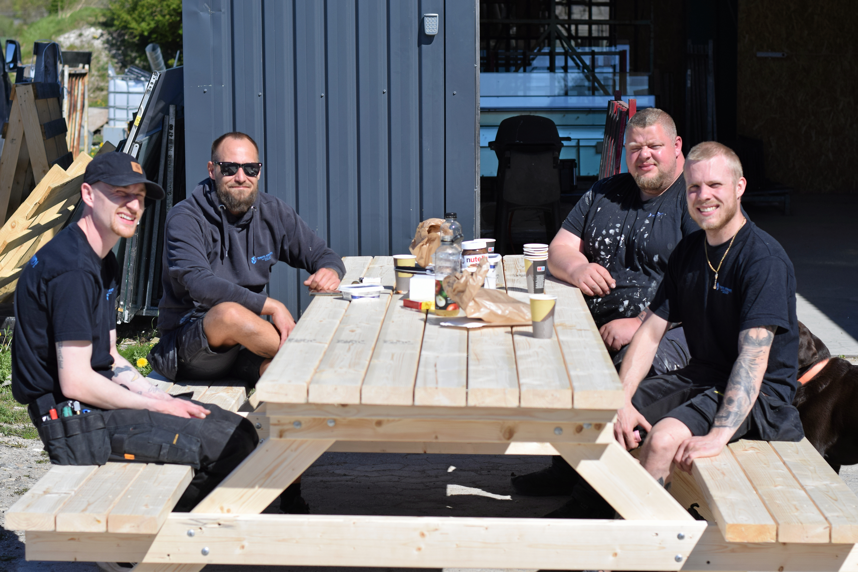 Hos Din Glasmand ved Ringsted holder de fast i ikke at arbejde på Store Bededag. Fra venstre er det Benjamin Freidal, Kasper Nielsen, Anders Nilsson og Mike Nielsen.